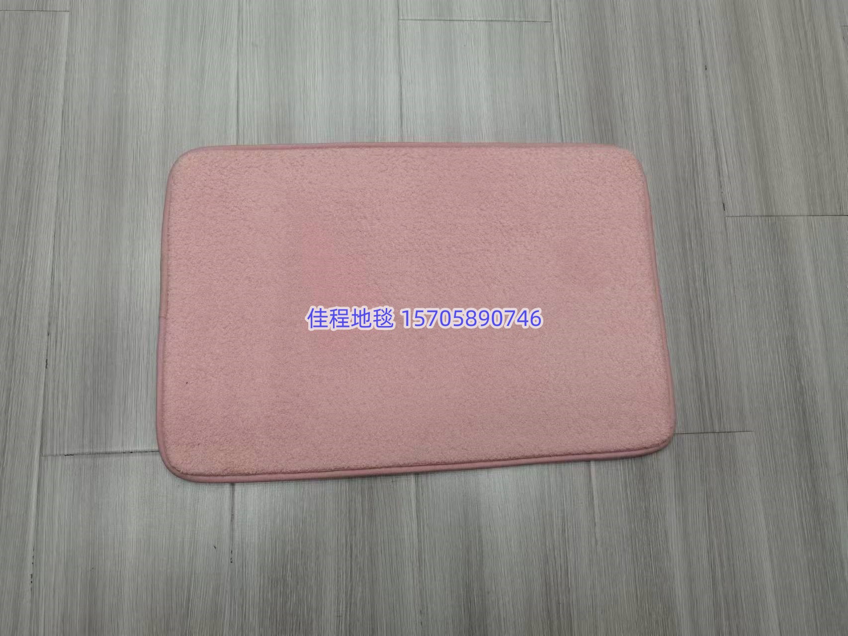 Plain milanthus floor MATS, foot MATS, water-absorbing and anti-slip MATS, door MATS, kitchen MATS, carpet entrance MATS, and bed MATS are all available in 5 regular colors, mixed colors, and clear packaging. The size is 40*60CM Item Picture