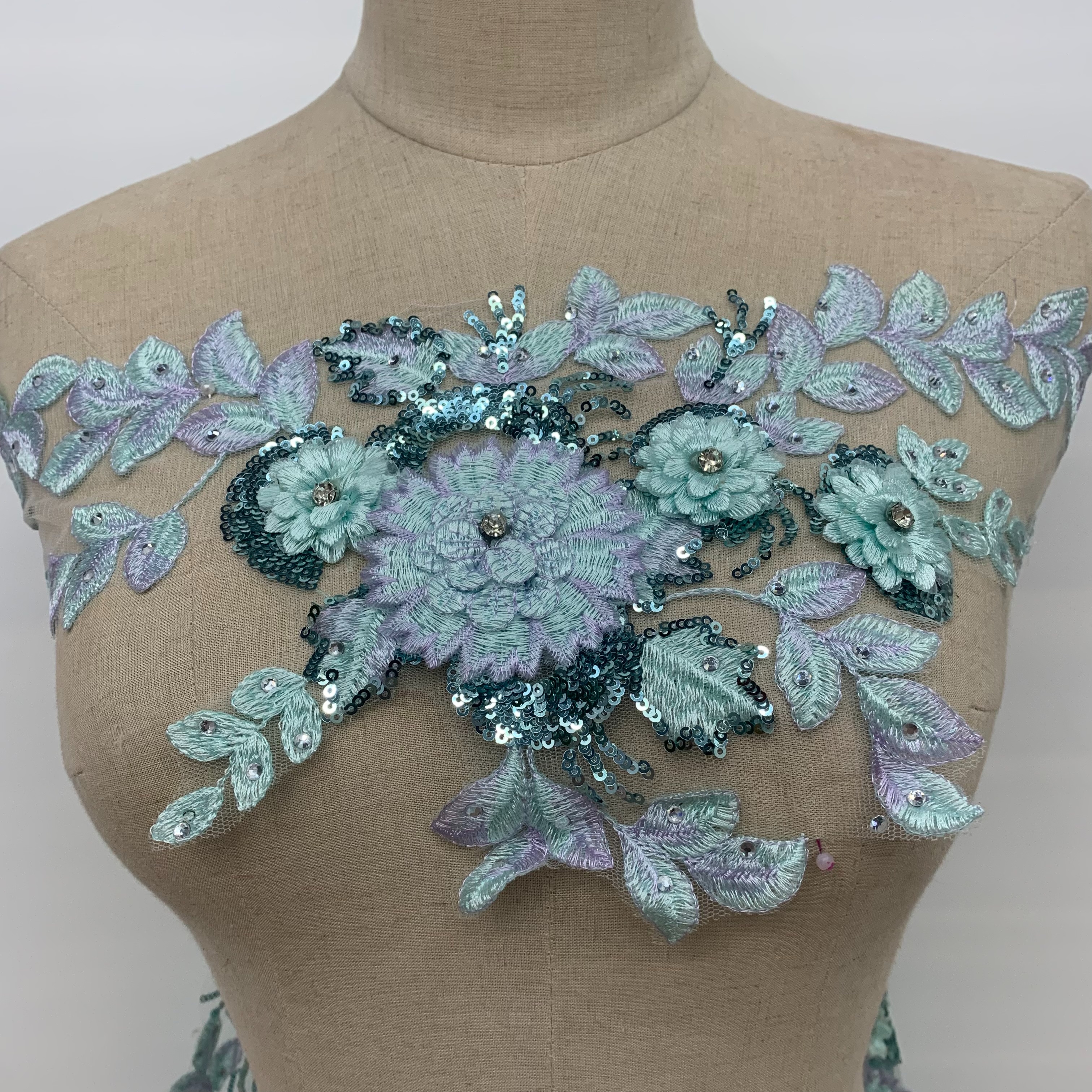 网纱钉珠烫钻立体花刺绣条码服装礼服装饰服装辅料详情1