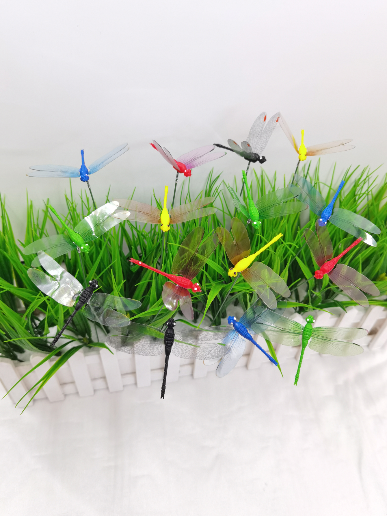 3D three-dimensional color plastic 8.5 cm small dragonfly garden plug-in Creative creative garden garden garden decoration pieces ground flower garden decoration crafts