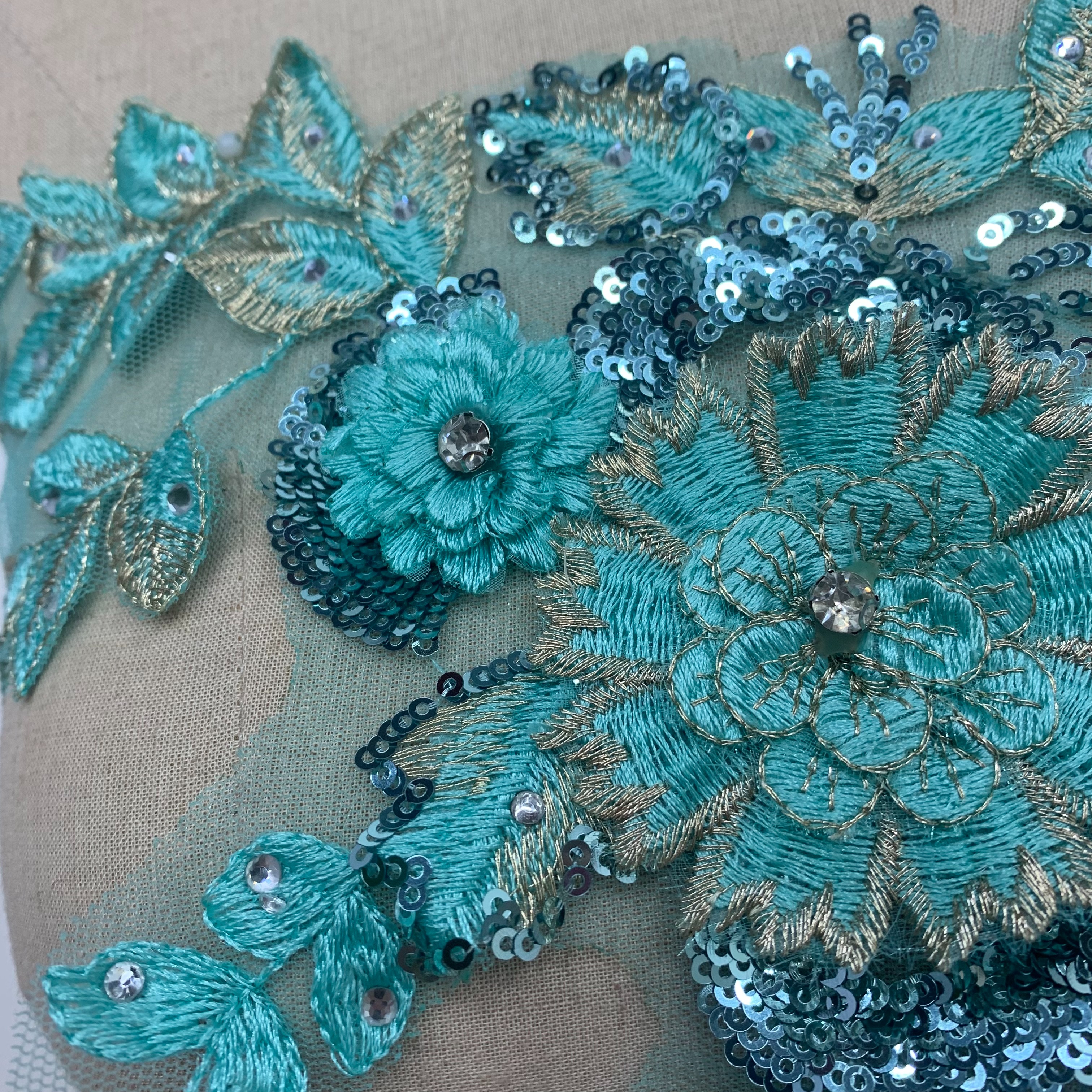 网纱钉珠烫钻立体花刺绣条码服装礼服装饰服装辅料详情5
