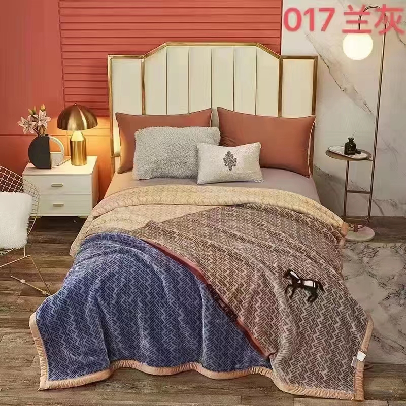 New bedding products in 2025: cloud blanket, enlarged and warm, edge cloud blanket, wedding blanket, Angolan blanket, wedding blanket, Lyocell cloud blanket Item Picture