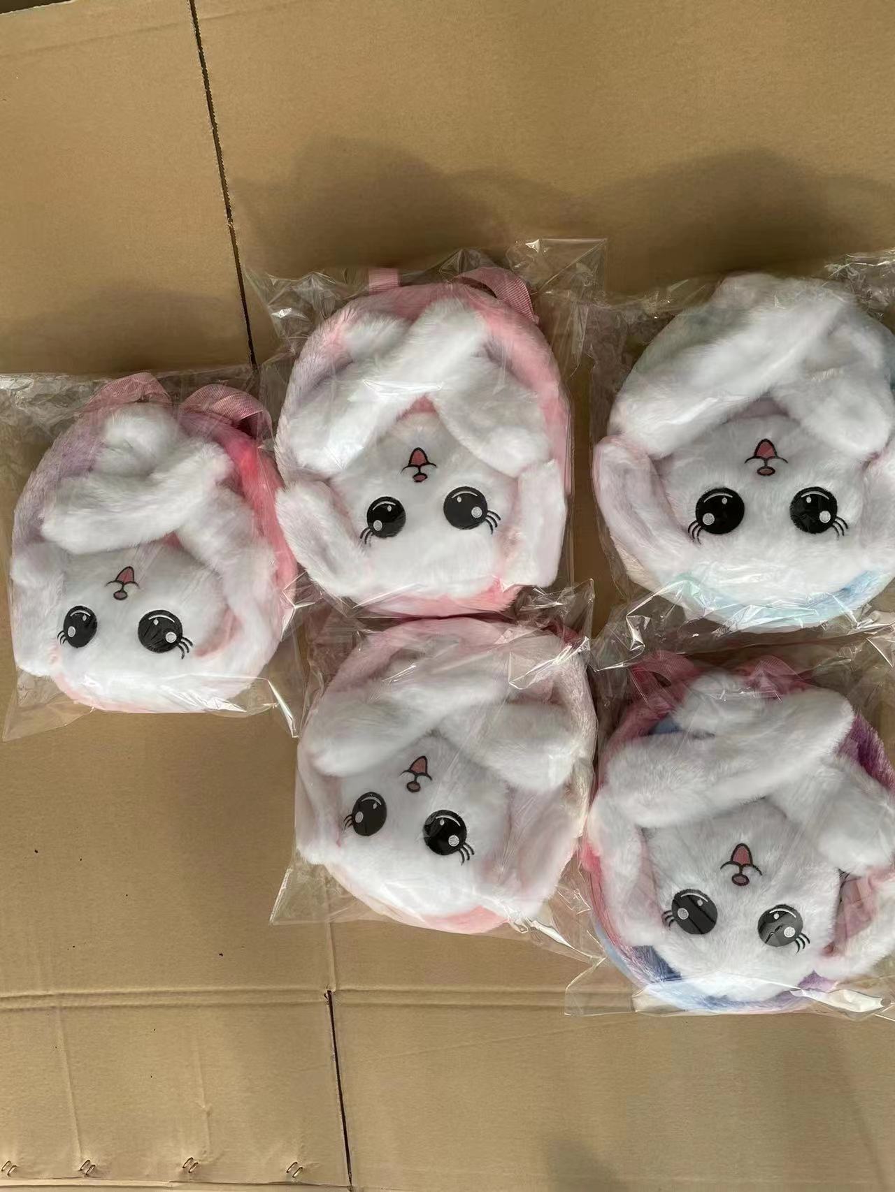 毛绒玩具/幼儿园背包/背包白底实物图