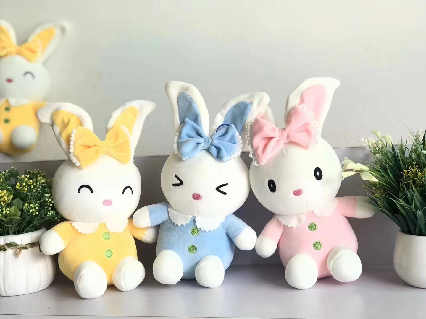 卡通可爱流行兔子玩偶毛绒玩具                                              