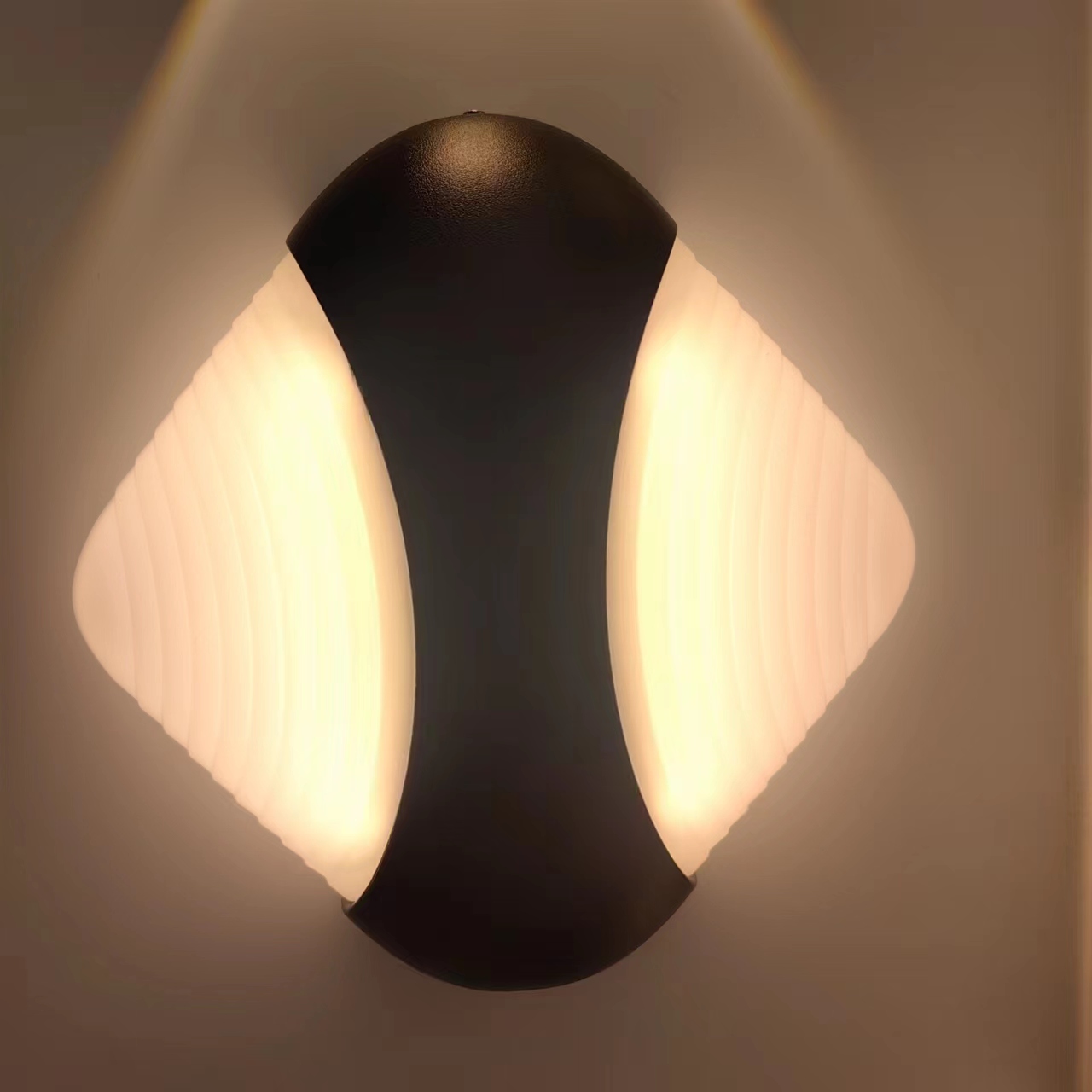 Metal material creative lighting ornaments, wall lamps, decorative lighting wall lamps details Picture