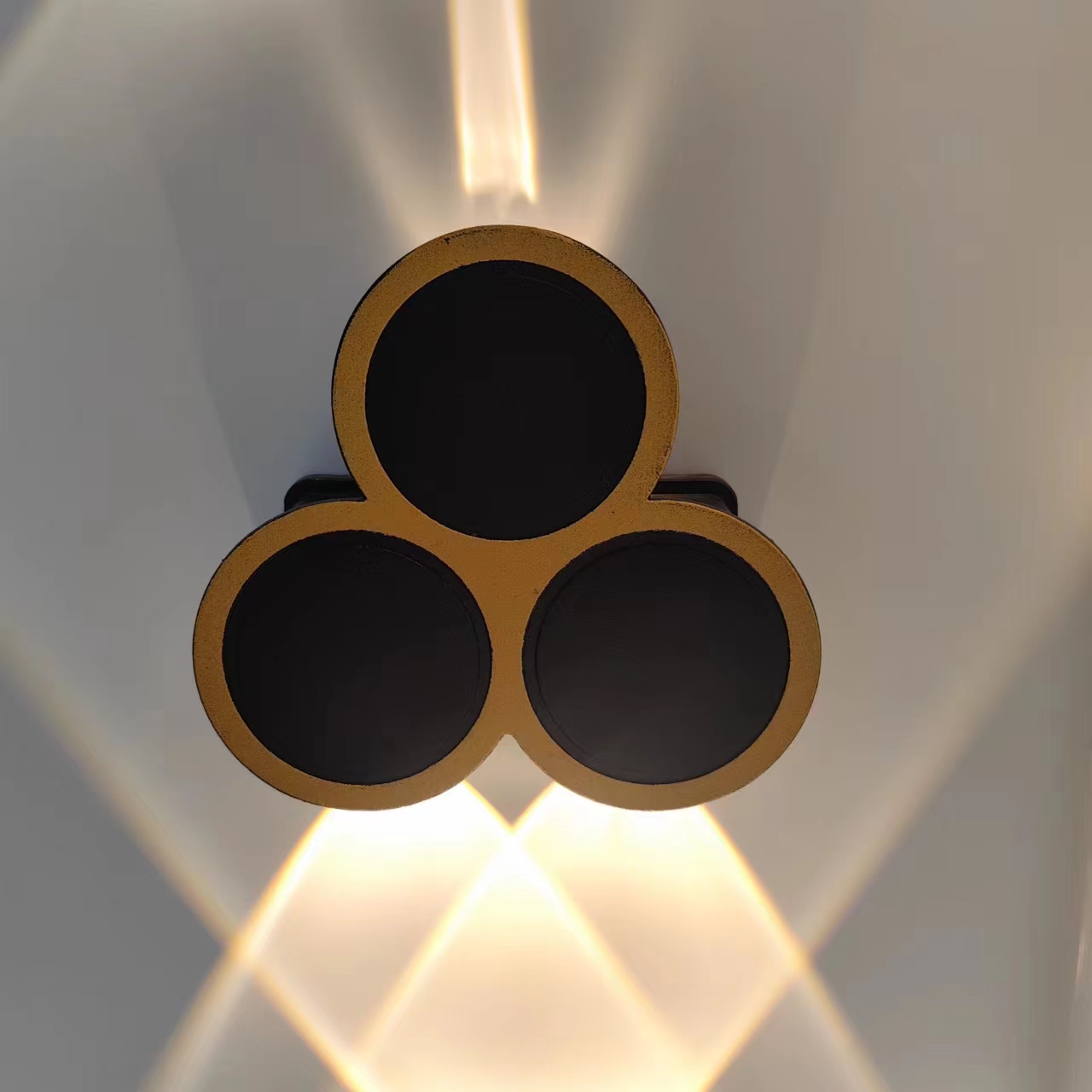 Metal material creative lighting ornaments, wall lamps, decorative lighting, LED wall lamps details Picture