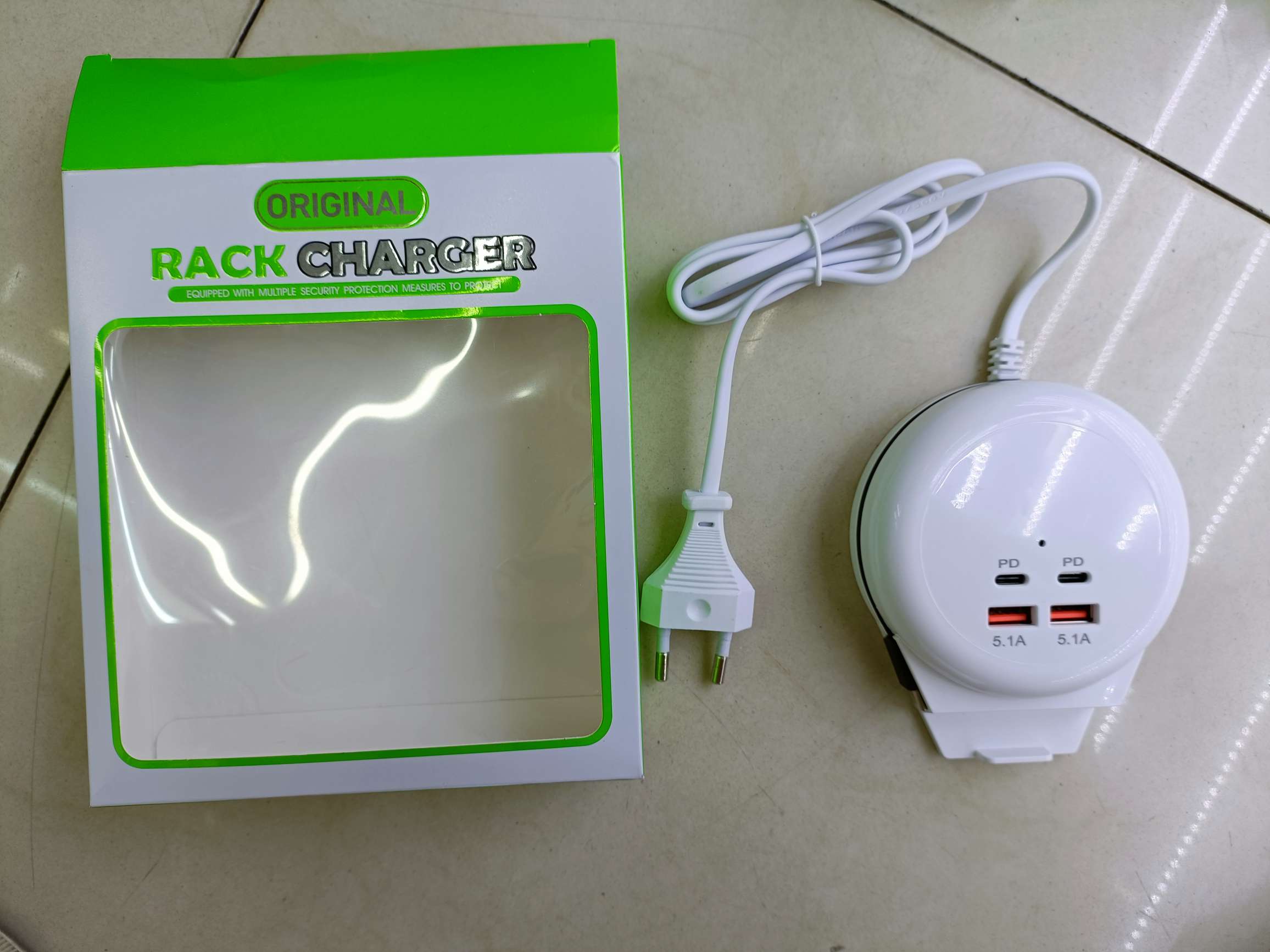 Round PD+2U plug-in stand with Type-C cable to plug mobile phone charger