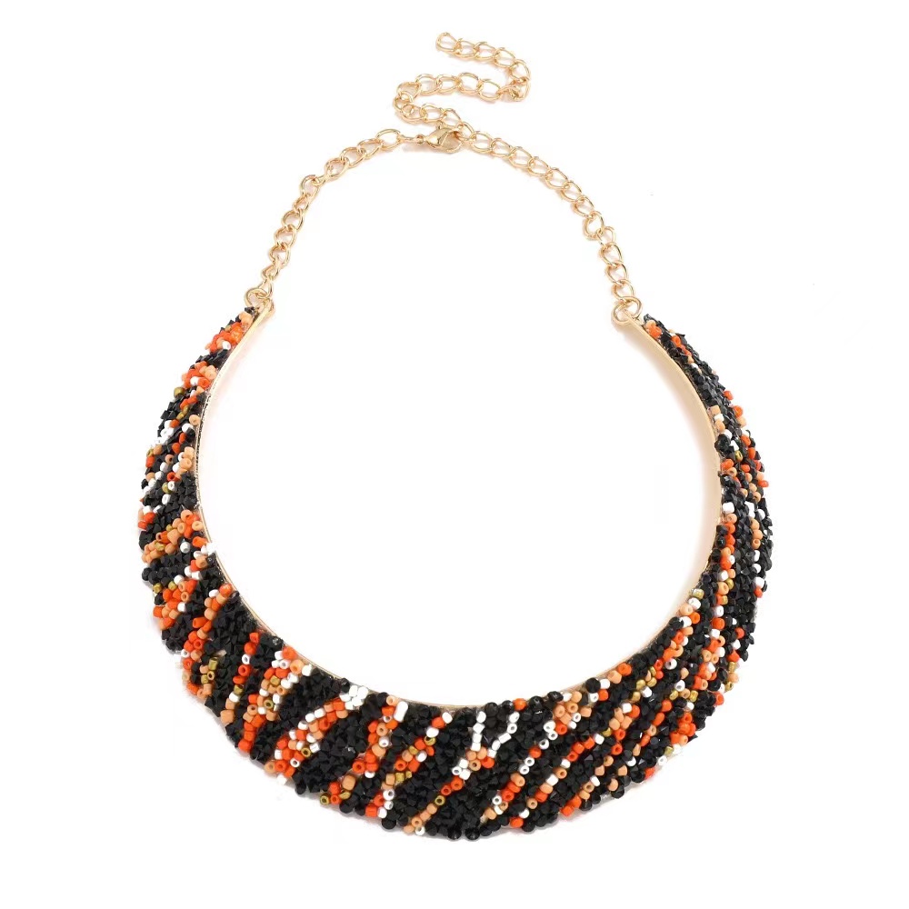 The exquisite and cute necklace and collar combination is a fashionable match that enhances your temperament details Picture