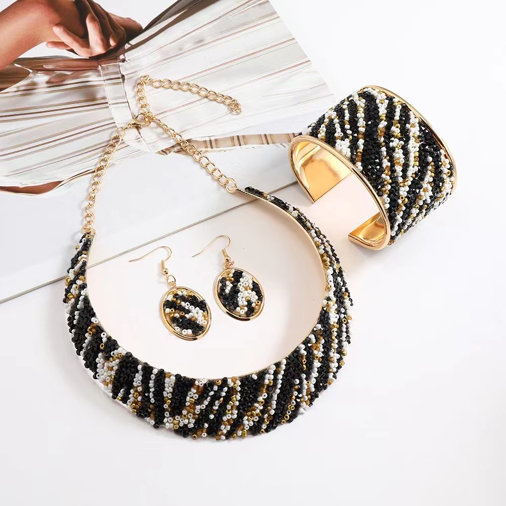 Cross-border Amazon Shein's best-selling European and American fashionable and trendy colorful rice bead Bohemian-style women's necklaces