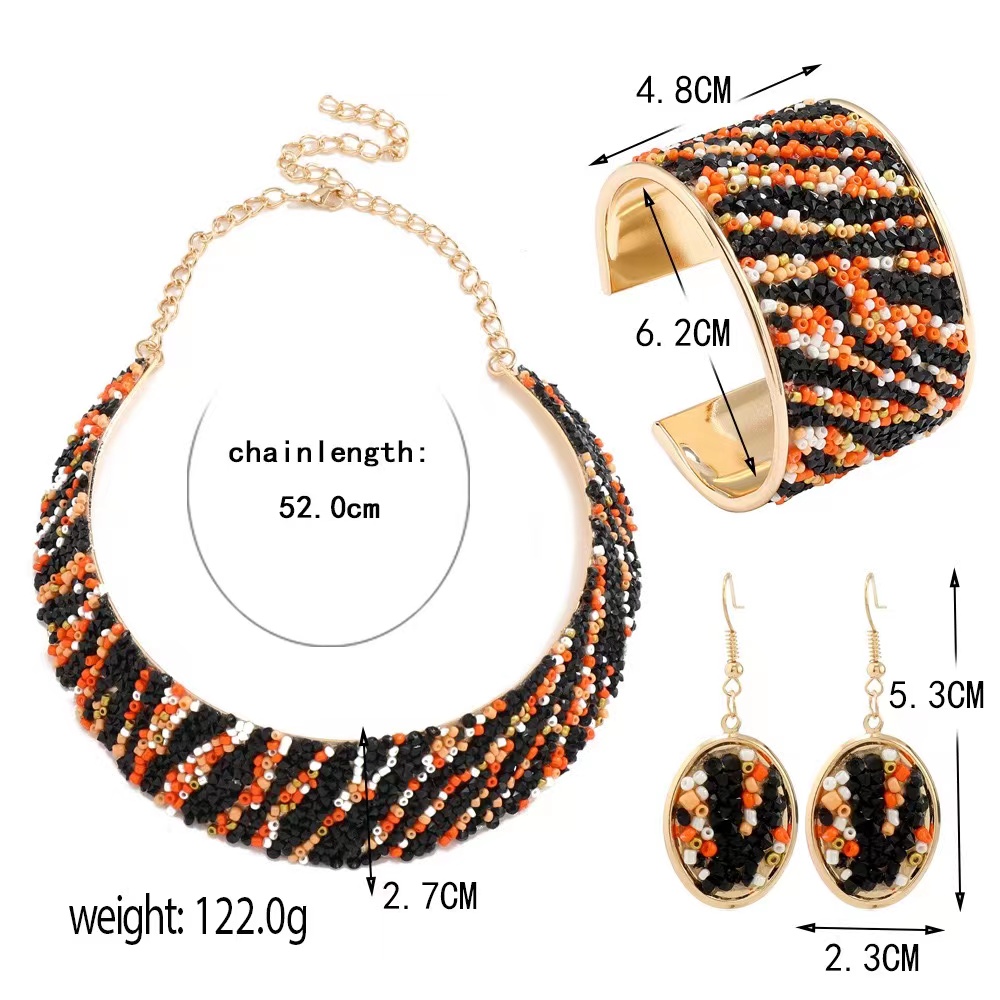 The exquisite and cute necklace and collar combination is a fashionable match that enhances your temperament Item Picture