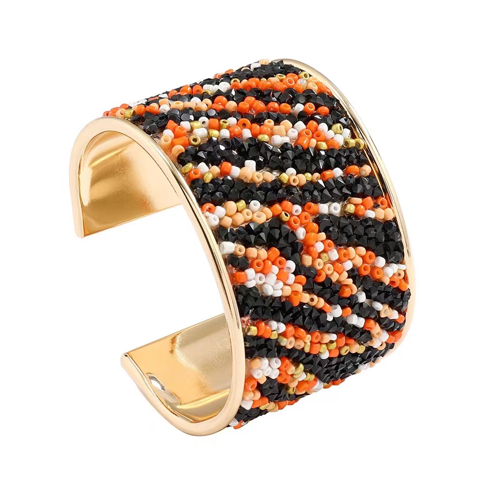 The exquisite and cute necklace and collar combination is a fashionable match that enhances your temperament Specification image