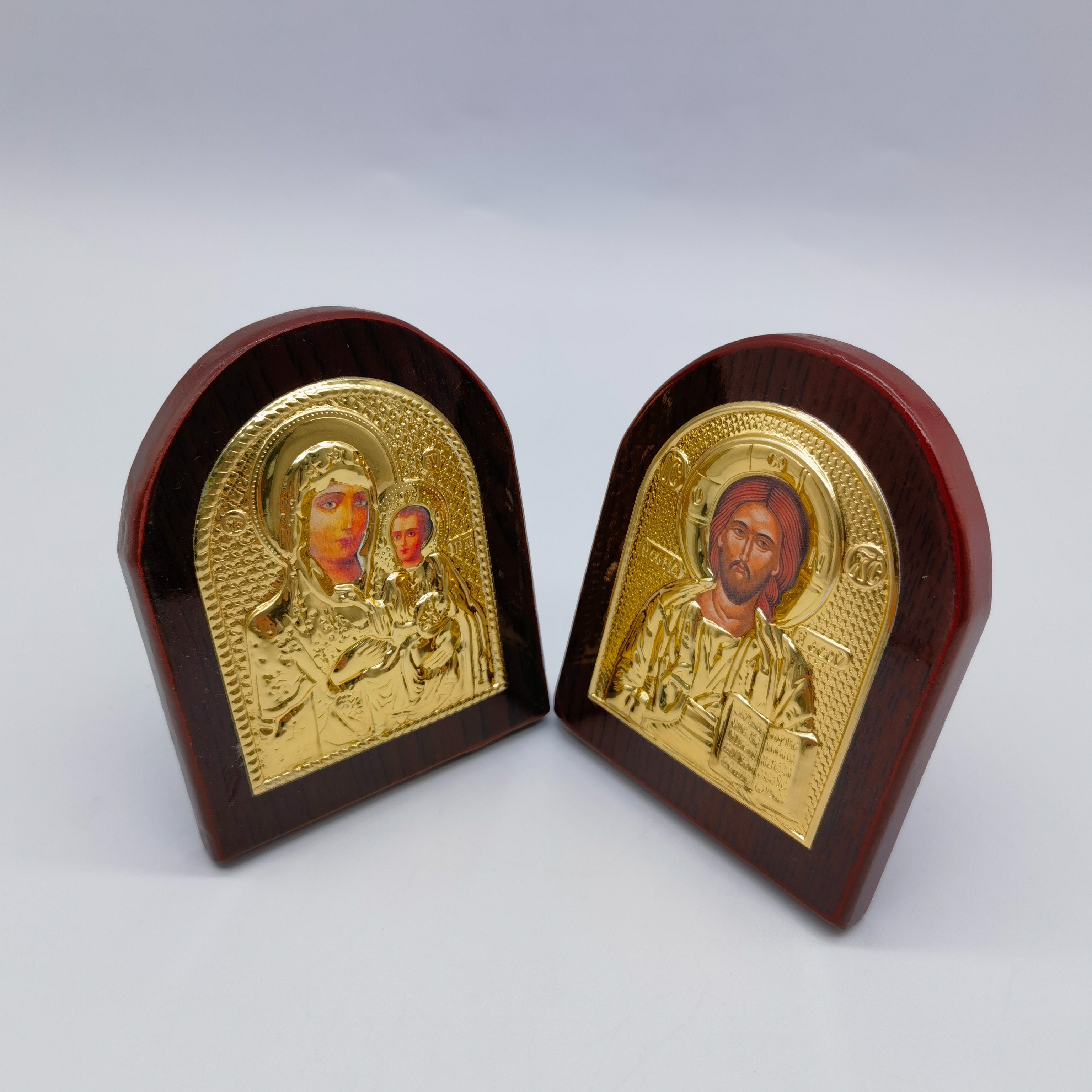 The latest best-selling religious figurines of Jesus in 2023, the religious figurine of the Virgin Mary holding her son, and religious rosewood figurines Specification image
