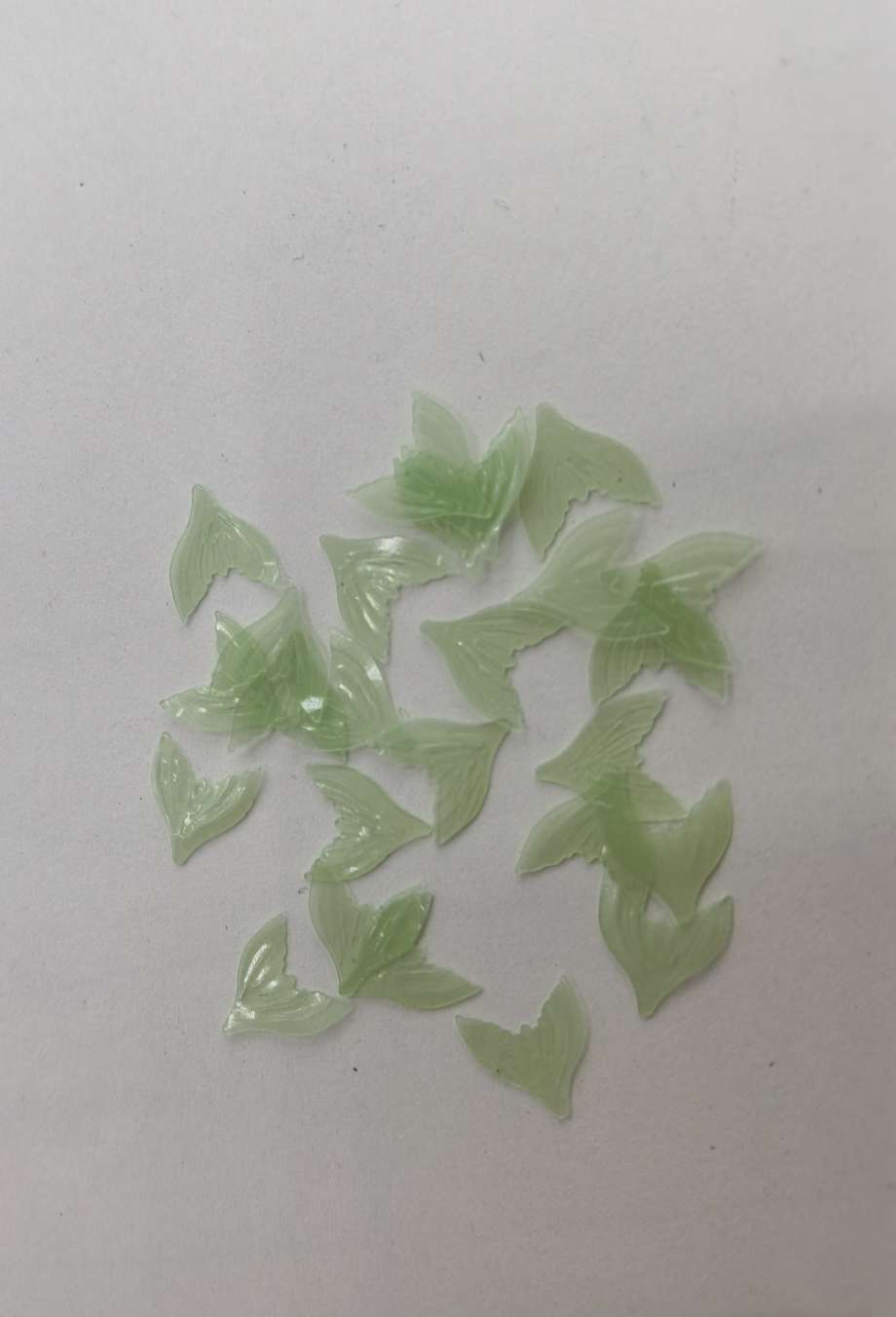 Matte green, pink, white, orange, blue, purple and yellow 7-color series of fish tail sequins, eco-friendly high-temperature series, suitable for children's intelligence puzzles, stationery, photo frames, stickers and various handicrafts, Jincan 119 Specification image