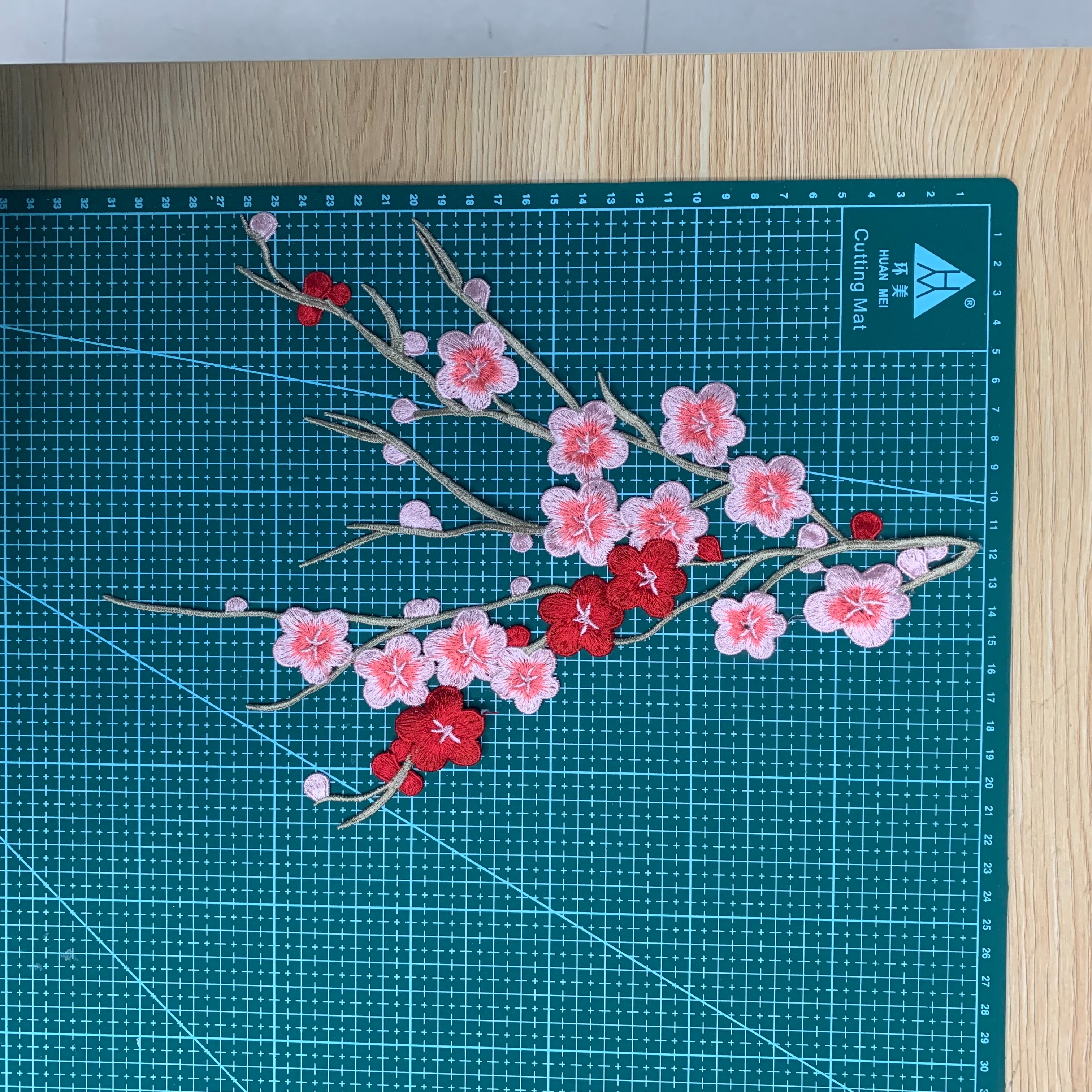 Plum blossom embroidery patchwork cheongsam, evening dress, performance dress, wedding dress, decorative accessories pic 7