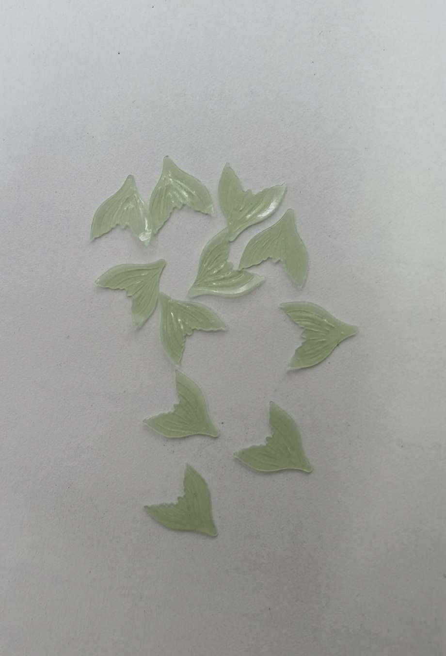 Matte green, pink, white, orange, blue, purple and yellow 7-color series of fish tail sequins, eco-friendly high-temperature series, suitable for children's intelligence puzzles, stationery, photo frames, stickers and various handicrafts, Jincan 119