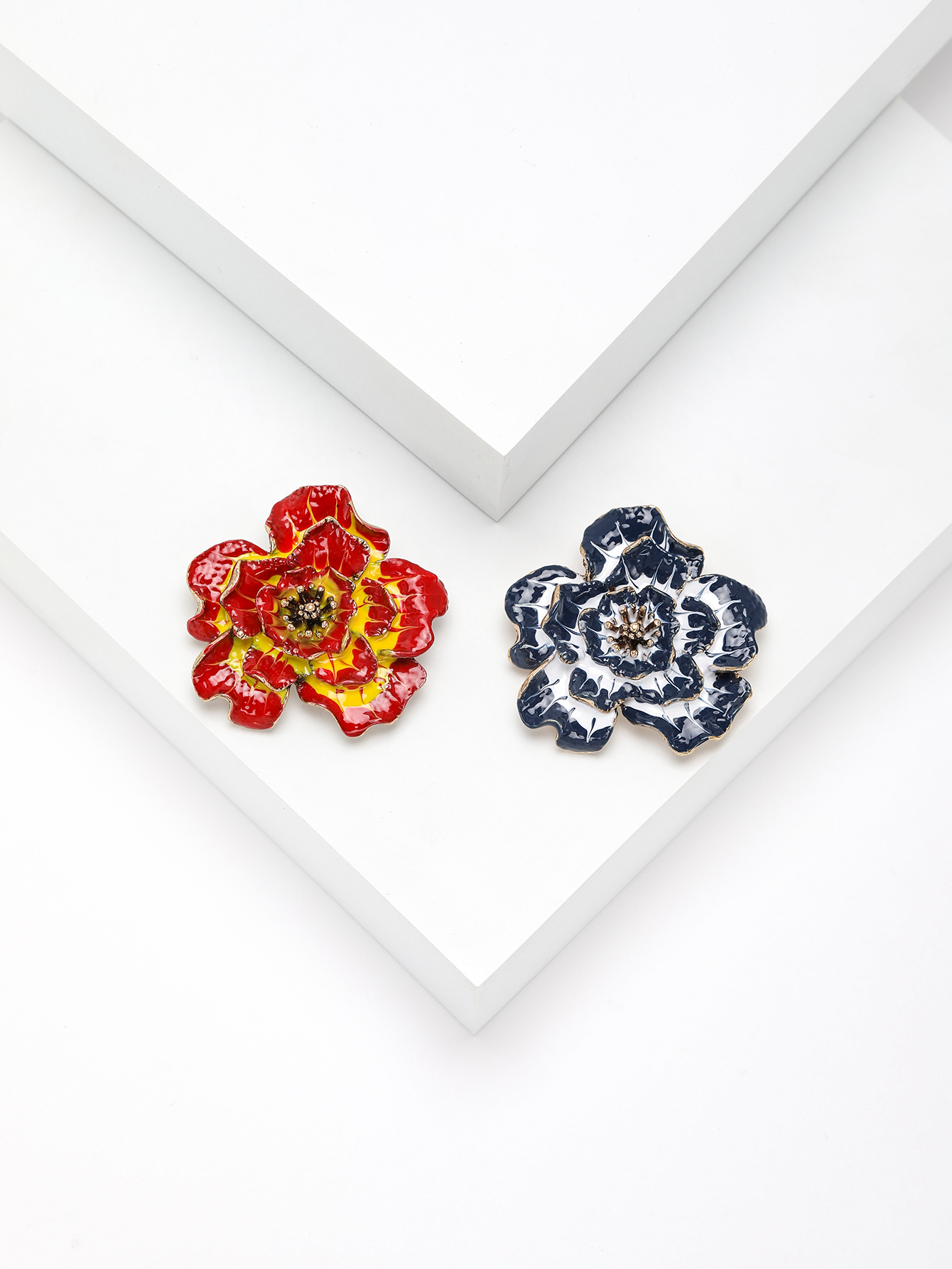 Factory direct sales of creative and light luxury new best-selling retro oil-drip rose stainless steel brooches, anti-glare brooches, light luxury creative and retro brooches, simple and fashionable accessory pins details Picture