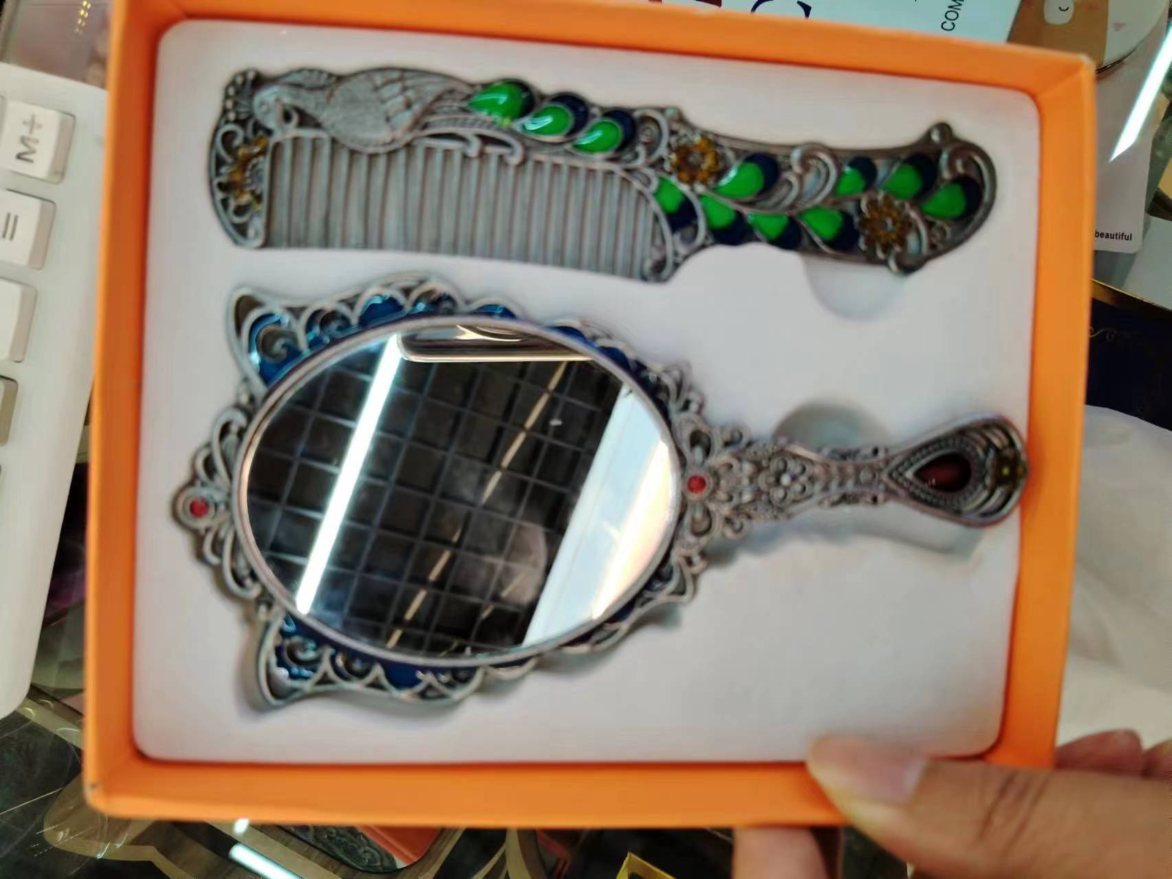 ضبط صندوق هدايا LOGO مع مرآة مع مقلد details Picture