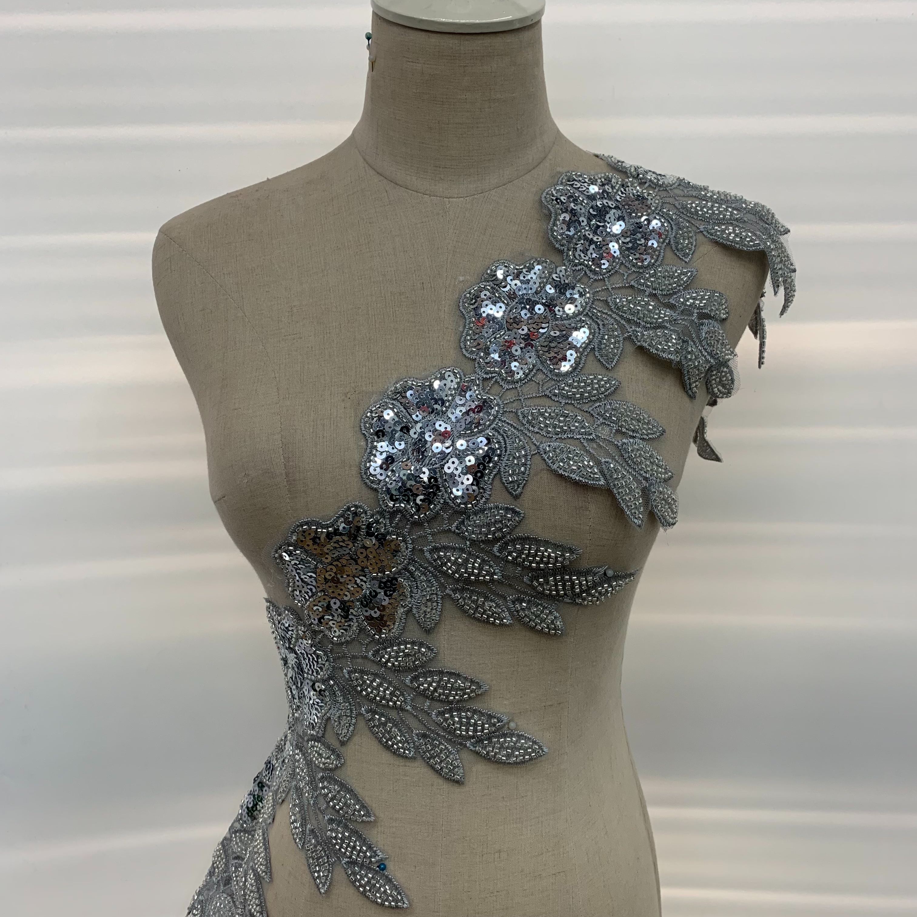 Beaded sequins, embroidered flowers, applique clothing, evening dress accessories