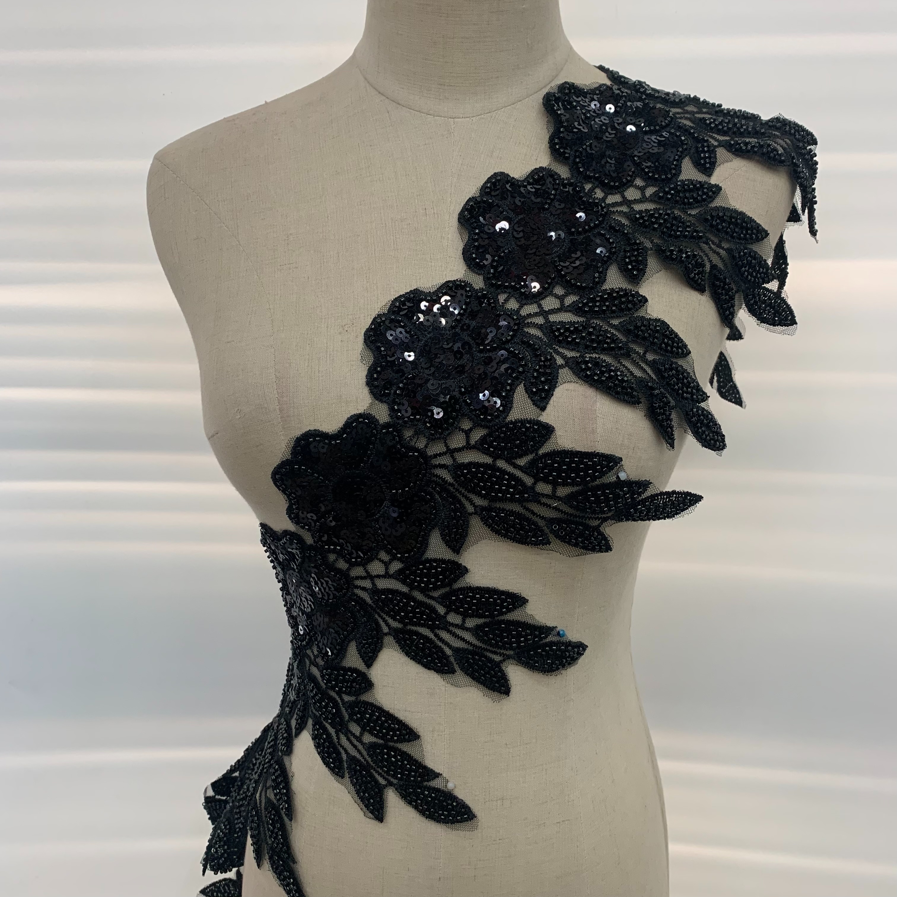Beaded sequins, embroidered flowers, applique clothing, evening dress accessories details Picture