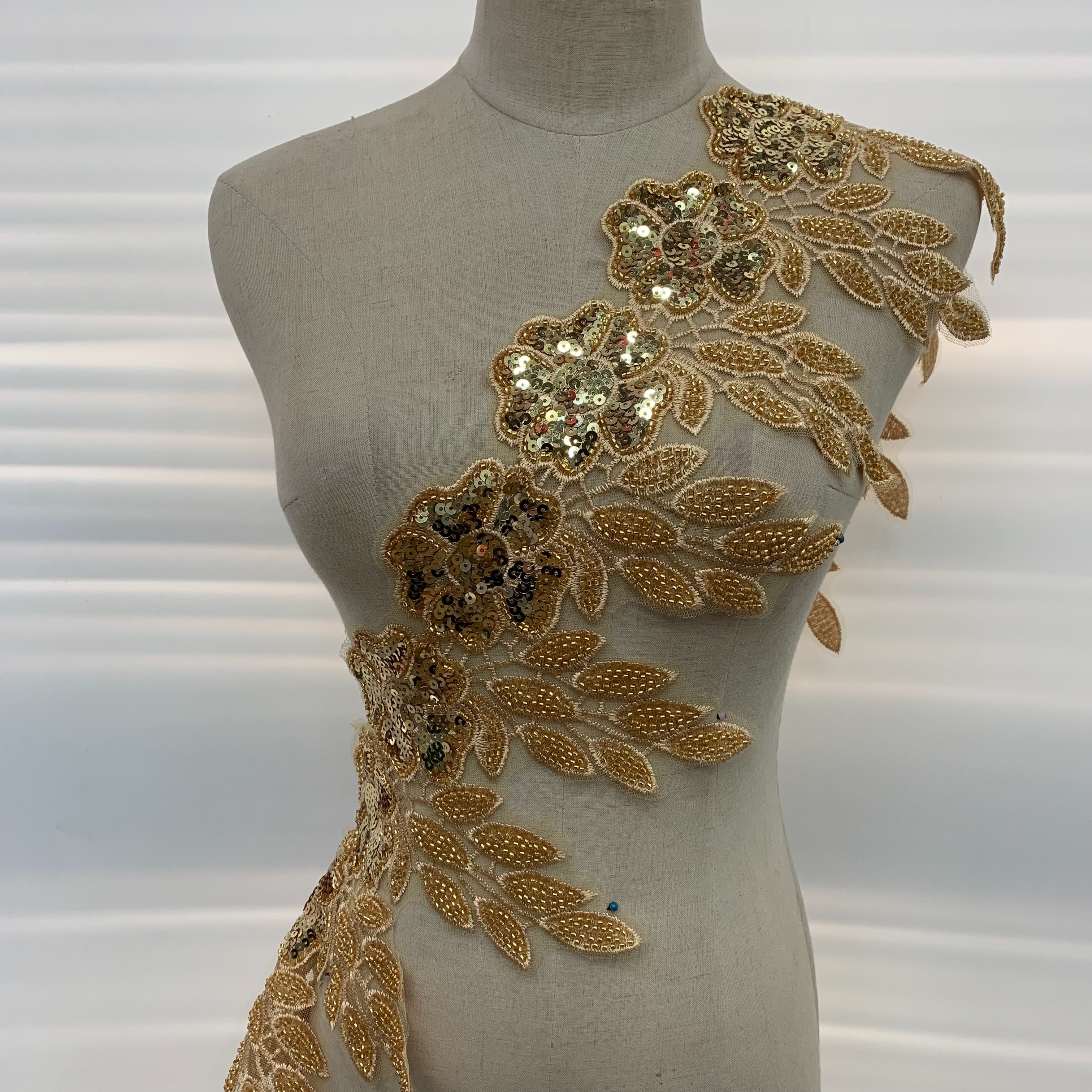 Beaded sequins, embroidered flowers, applique clothing, evening dress accessories Specification image