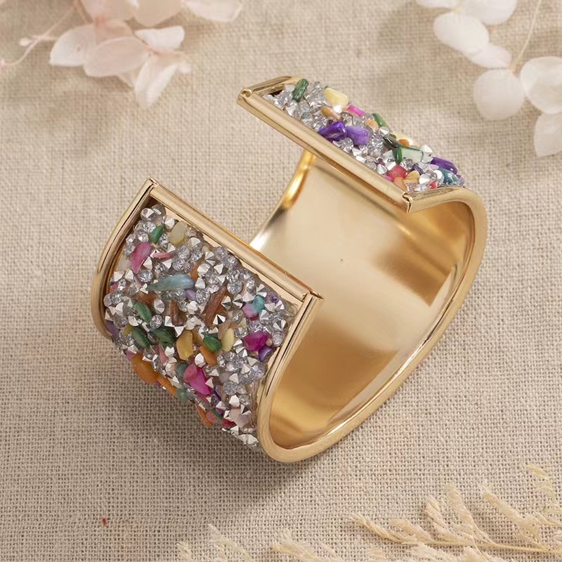 Cross-border Amazon Siyin's best-selling Bohemian-style metal, diamond, rough stone and shell inlaid, shining wide opening C-shaped women's bracelet Application Scenario
