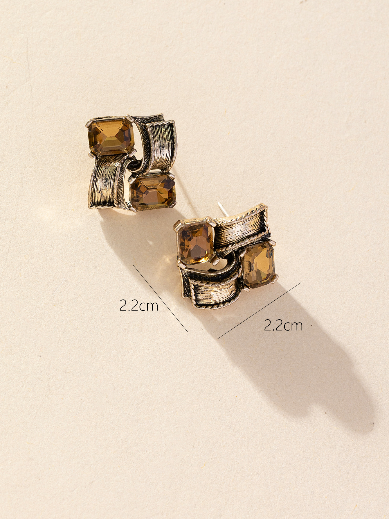 New European and American fashion small square sugar earrings, niche and light luxury geometric hollowed-out square earrings Application Scenario