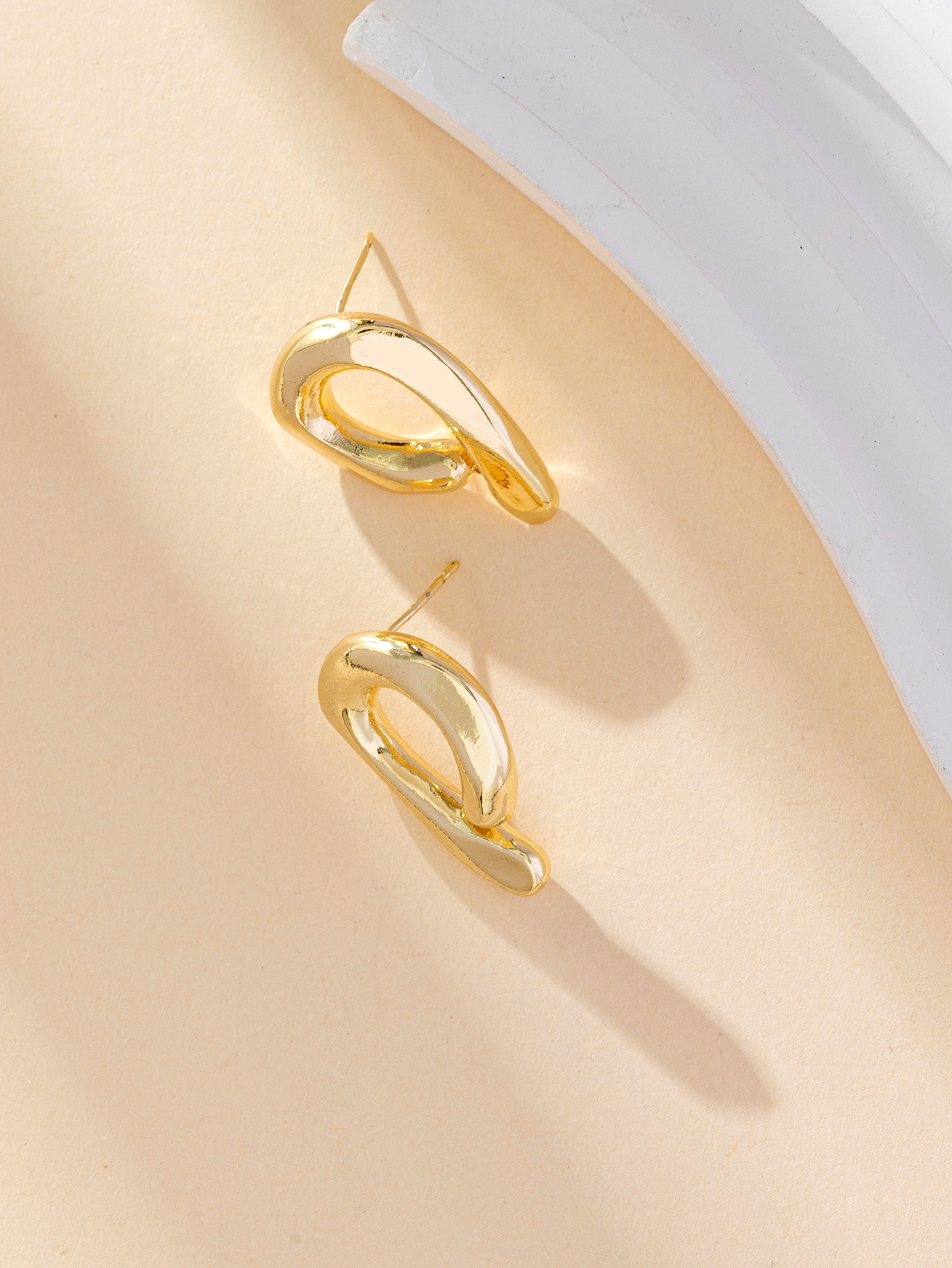 Fashionable and simple style design, deformed geometric circles, semi-open stud earrings, exaggerated large earrings for women details Picture