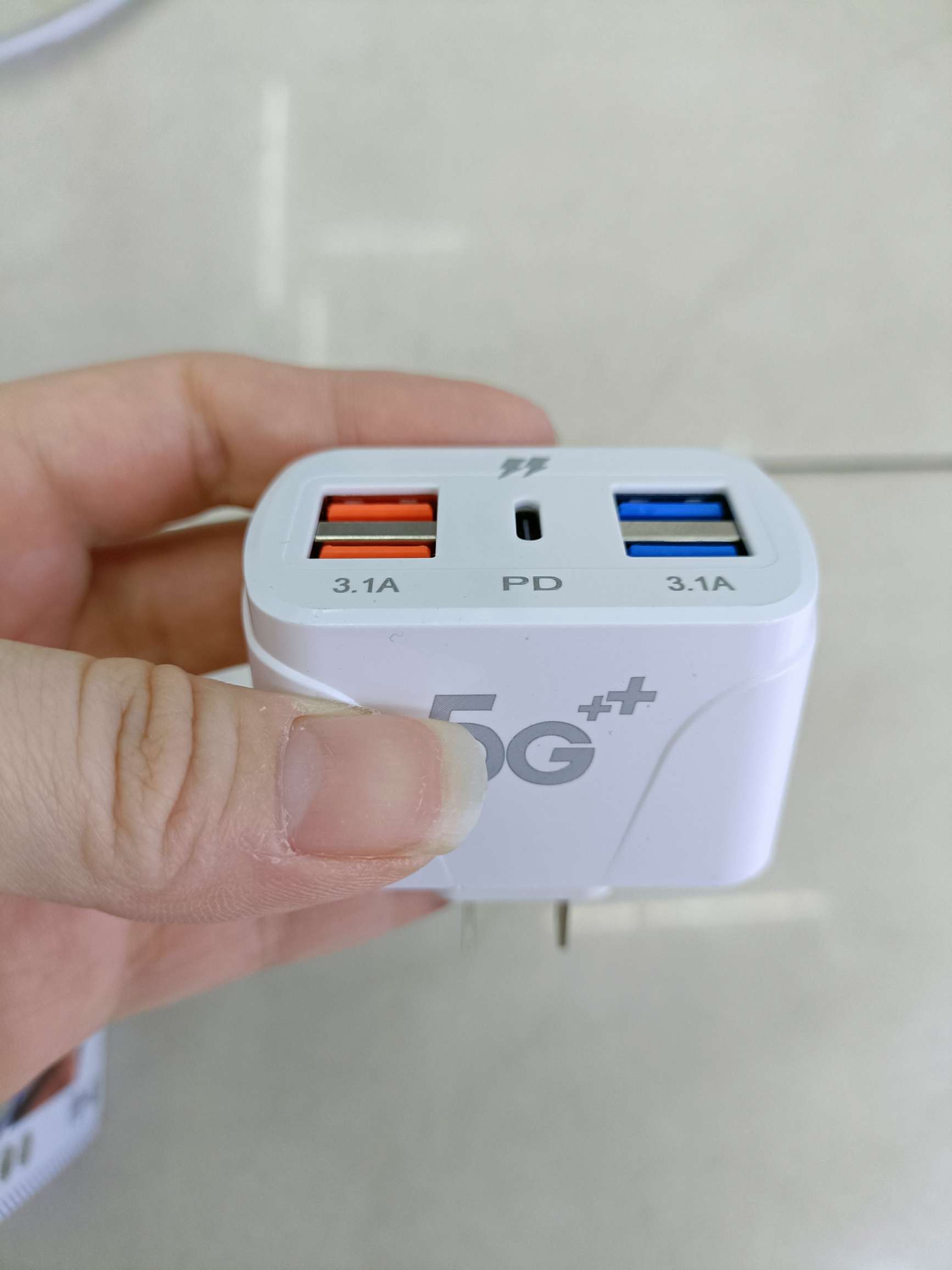 PD+4U charging head mobile phone charger Item Picture