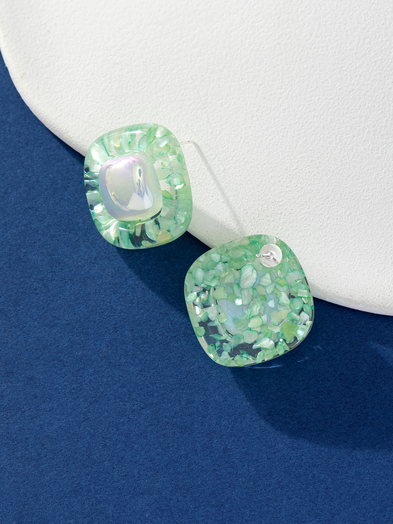 New fashionable, sweet and fresh colorful square earrings, high-end, niche and light luxury women's cat's eye diamond earrings Application Scenario