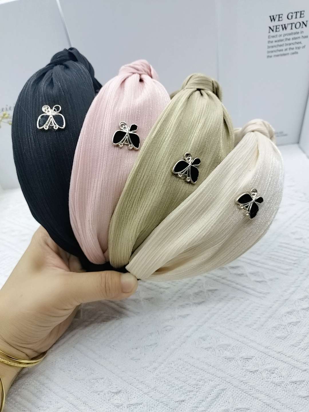 《20个一打》花丝皱韩版时尚新品中间结加蝴蝶配件4个颜色，清色装浙江省金华市义乌