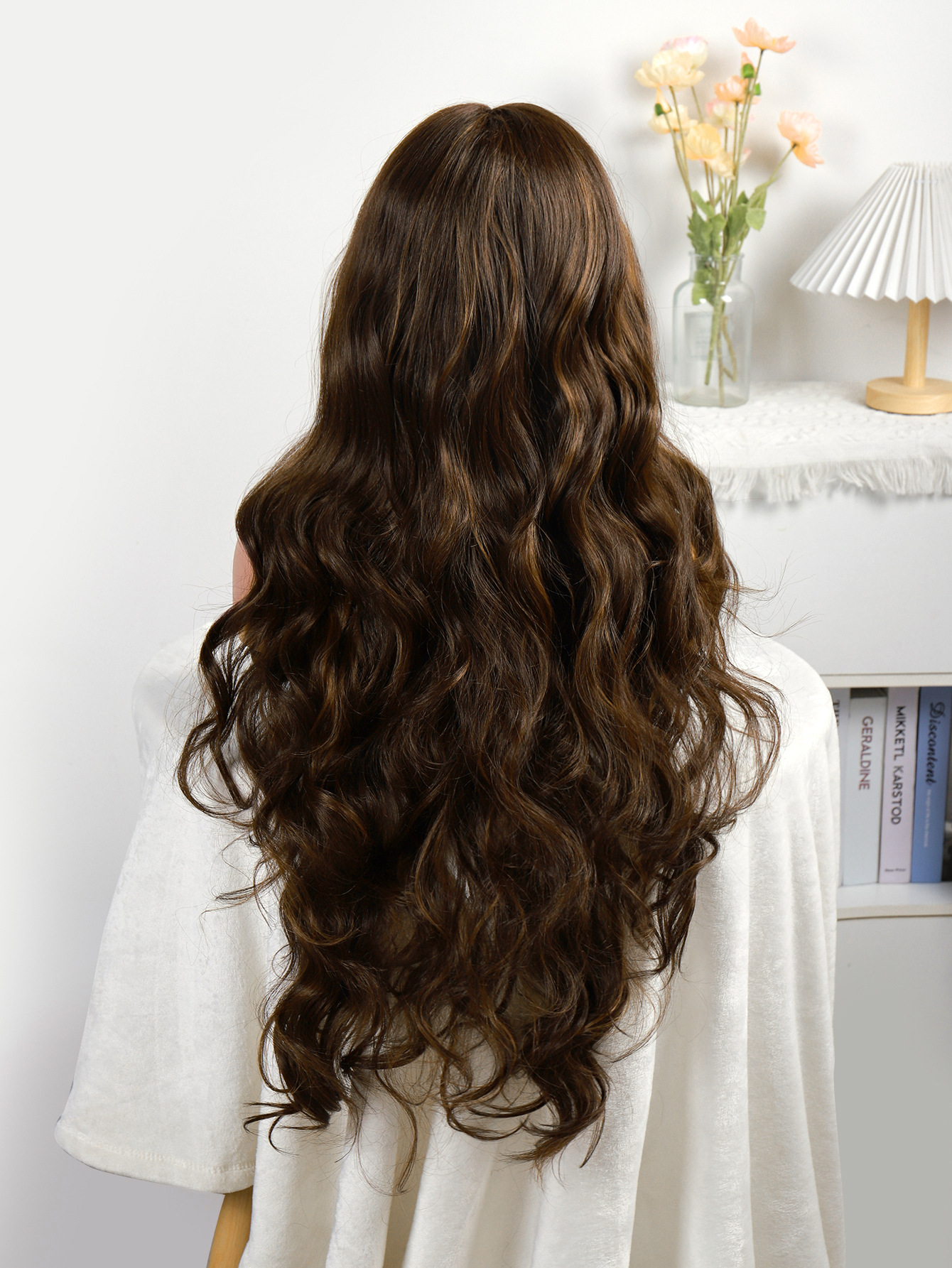 A black front lace rolled-up synthetic fiber wig for women from Europe and America in the international trade supply pic 14