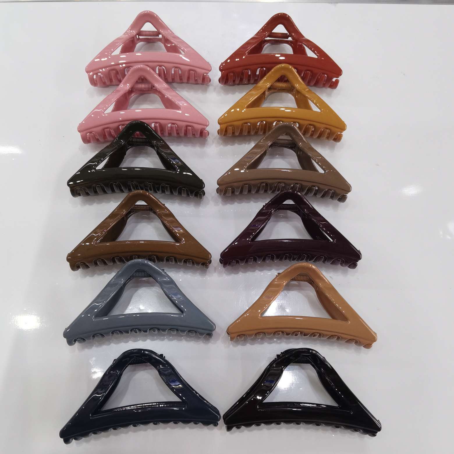 Internet-famous bestseller, popular and trendy Korean style, classic and fashionable Korean style, 11-color maca color bestseller, double half-moon white cloud triangle Application Scenario