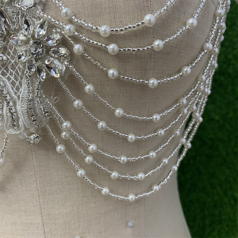 Fashionable and trendy wedding dresses, hand-stitched beaded lace decals Specification image