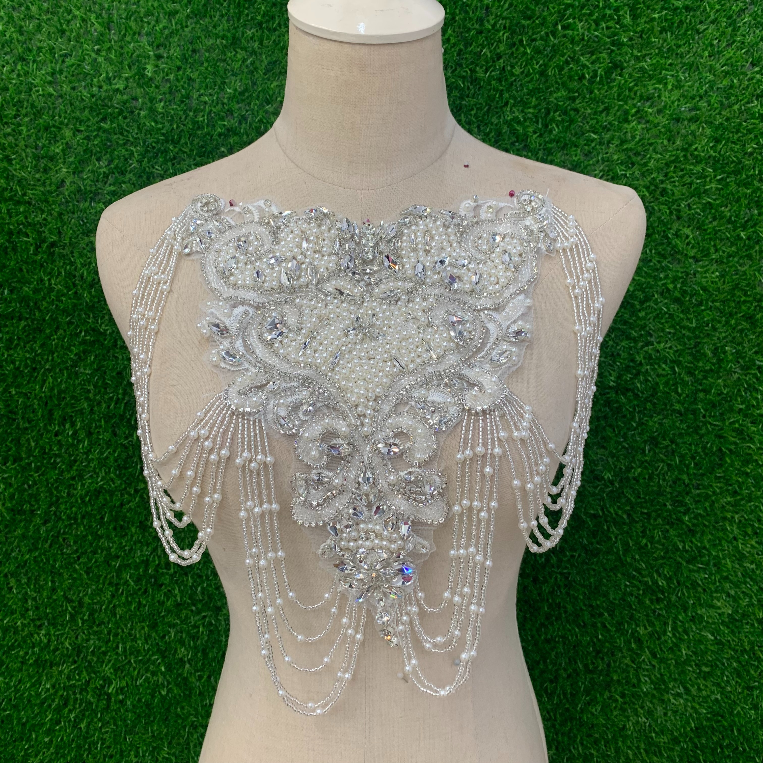 批发时尚潮流婚纱礼服手工钉珠蕾丝贴花详情1