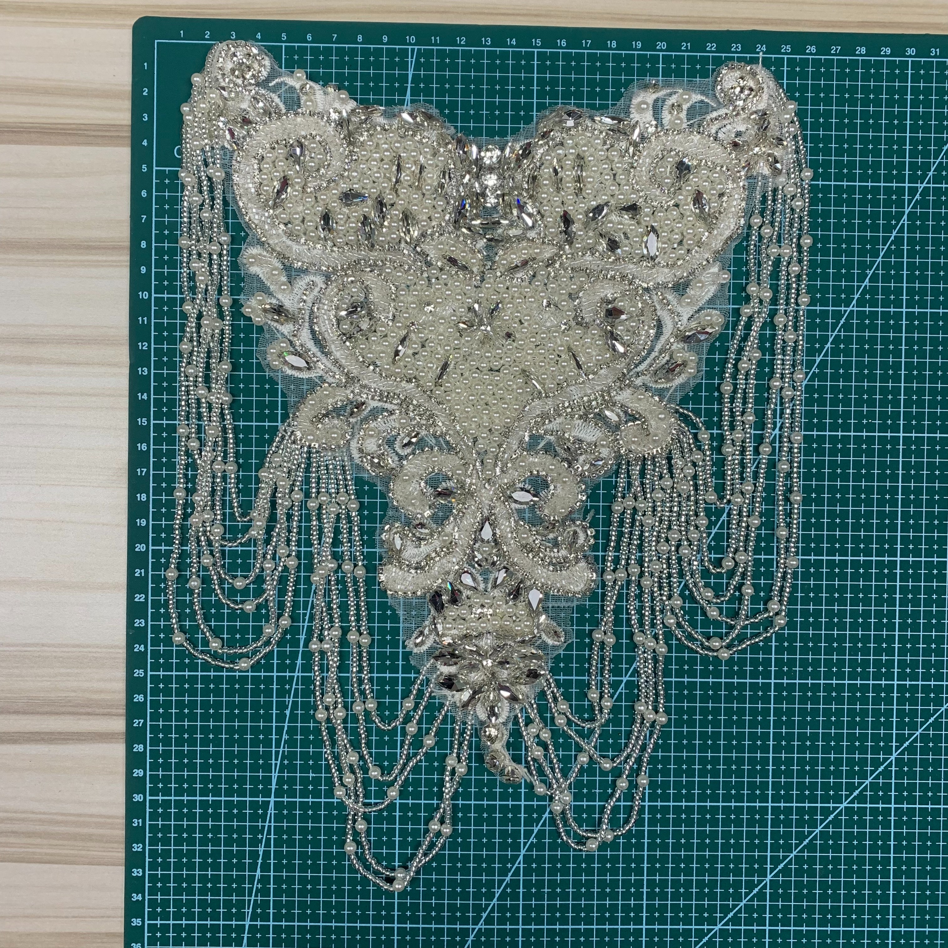 批发时尚潮流婚纱礼服手工钉珠蕾丝贴花详情6