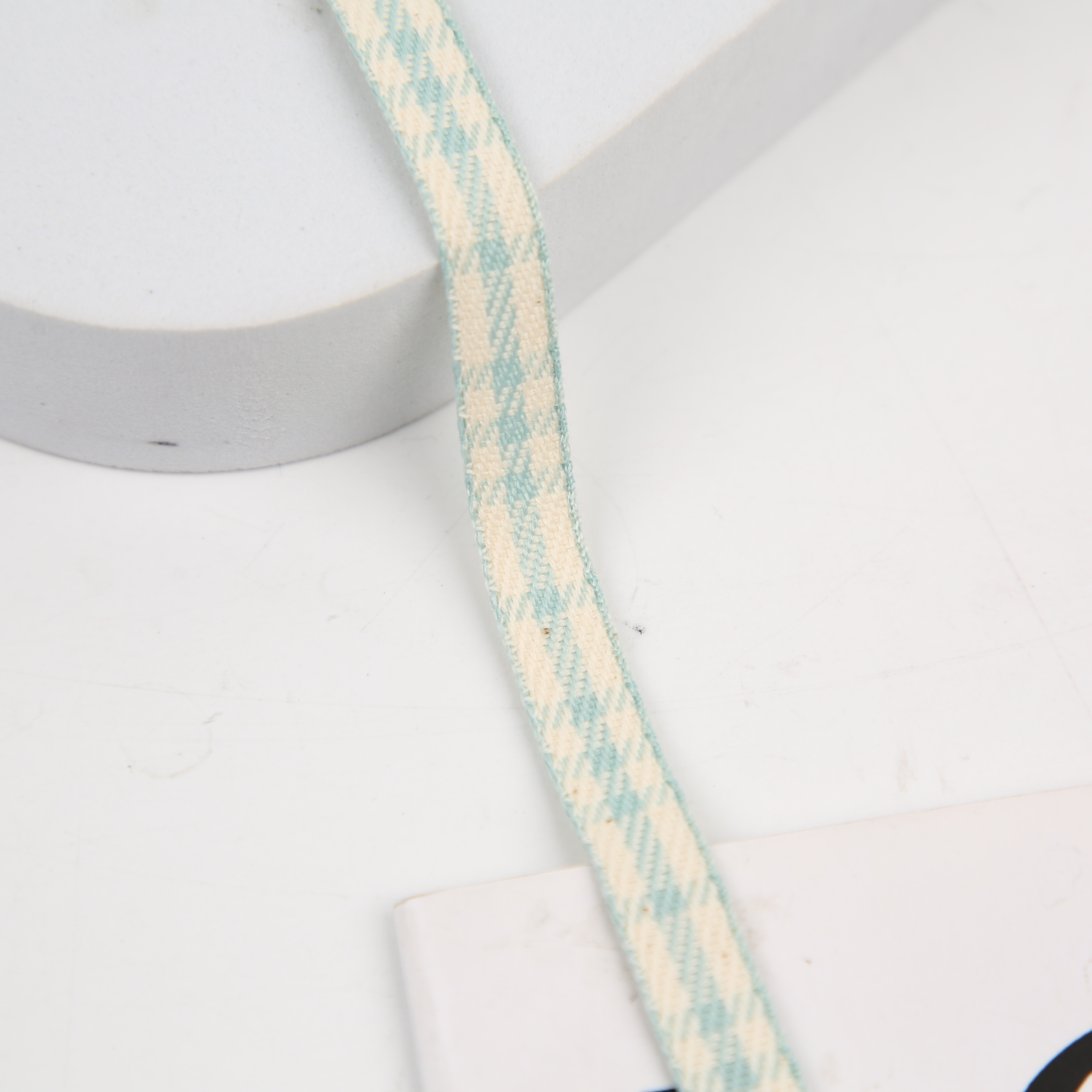Manufacturers Supply Wholesale Webbing Embossed Belt With High Quality Trustworthy Clothing Accessories Hair Accessories Webbing Lattice Application Scenario
