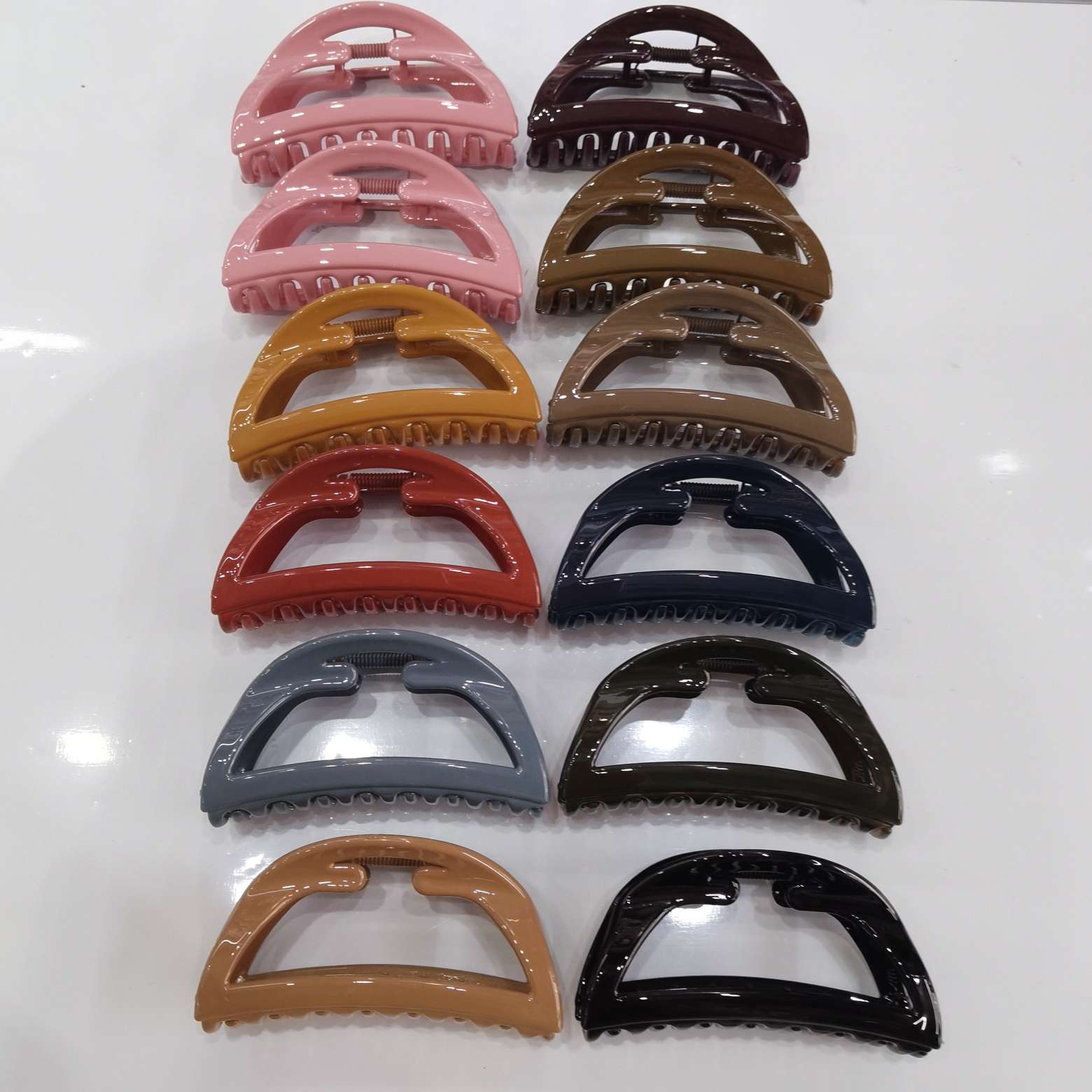 Internet-famous bestseller, popular and trendy Korean style, classic and fashionable Korean style, 11-color maca color bestseller, double half-moon white cloud triangle details Picture