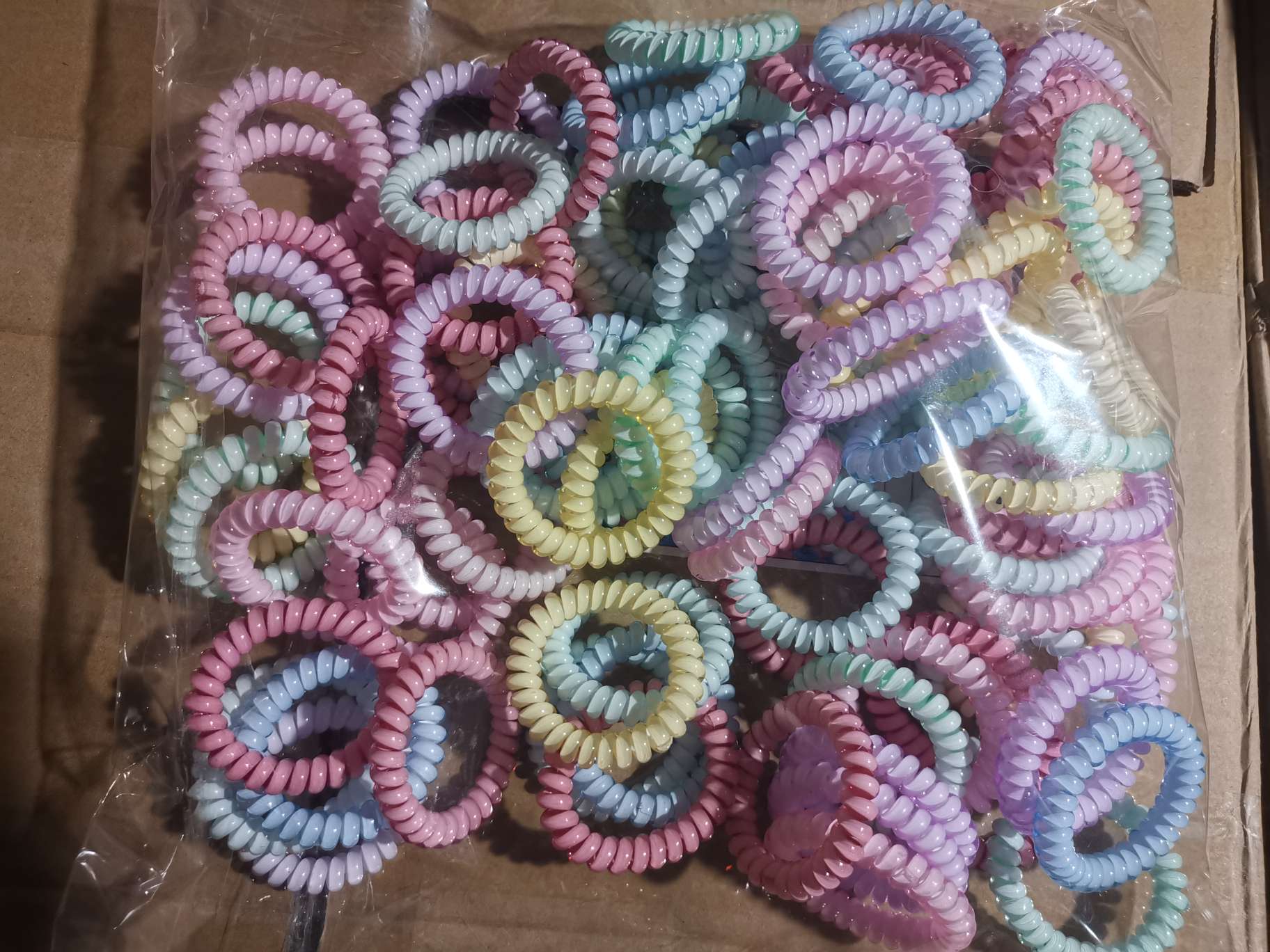 A bag of 100 pieces of a mix of telephone line, high-elasticity and thickened wristbands, hair styling accessories and mixed colors Specification image