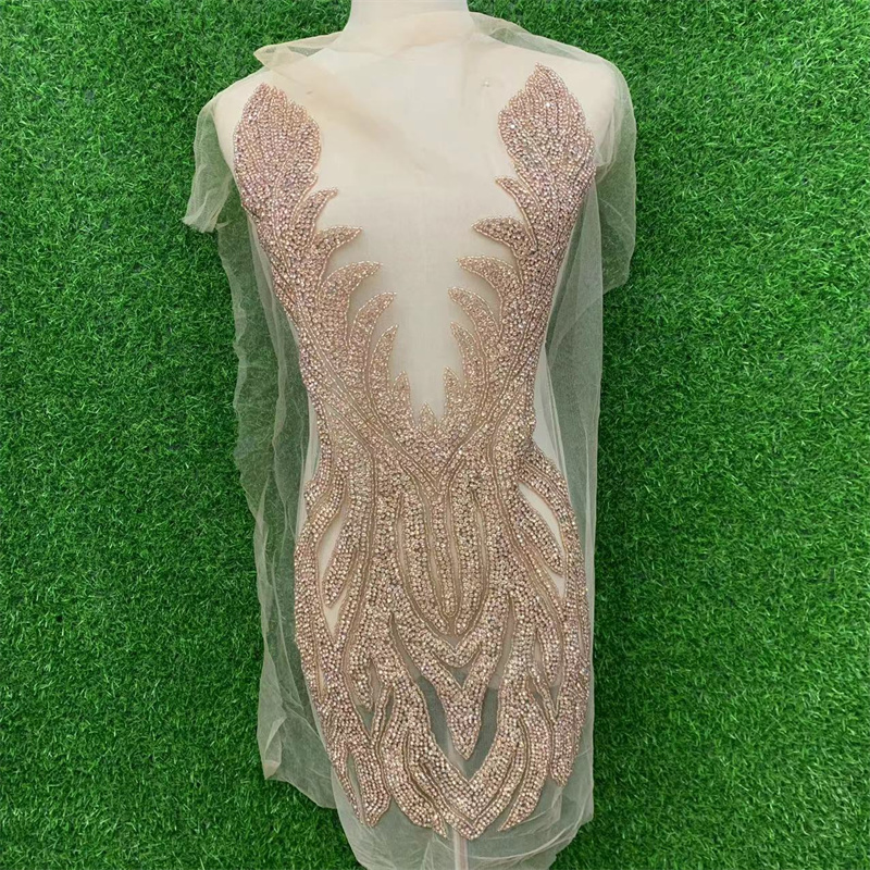 The latest feature: Front V-neck hand-stitched beaded wedding dress decorative decals Item Picture