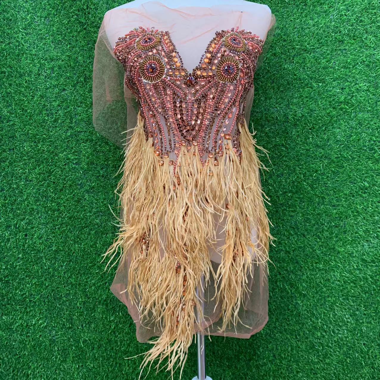 羽毛新款 56X100cm深V款婚纱礼服手工钉珠贴花详情5