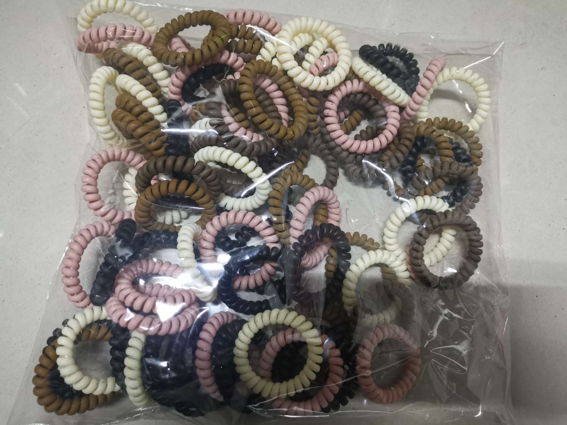 A bag of 100 pieces of a mix of telephone line, high-elasticity and thickened wristbands, hair styling accessories and mixed colors Item Picture