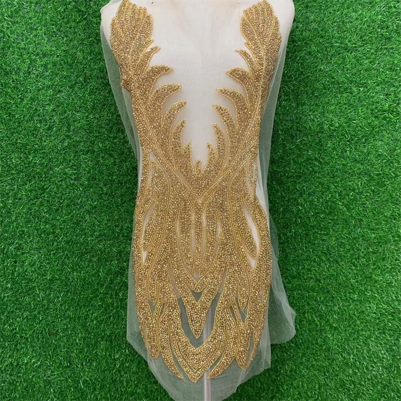 The latest feature: Front V-neck hand-stitched beaded wedding dress decorative decals Application Scenario