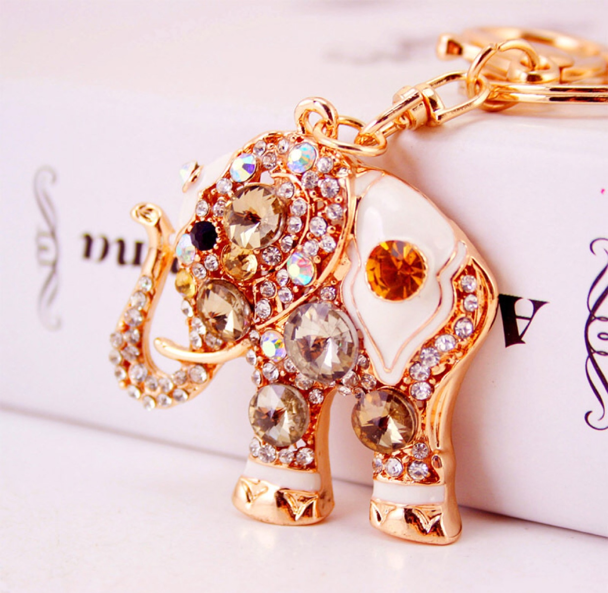 Alloy water diamond elephant keychain craftsmanship listing price Application Scenario