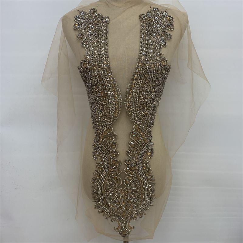 Hand-beaded wedding gowns and evening gowns, deep V-neck flowers, applique clothing accessories and accessories Application Scenario