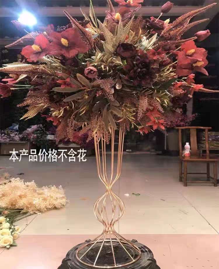 新款婚庆道具铁艺小蛮腰摆件婚礼桌花插花器几何路引T台布置道具