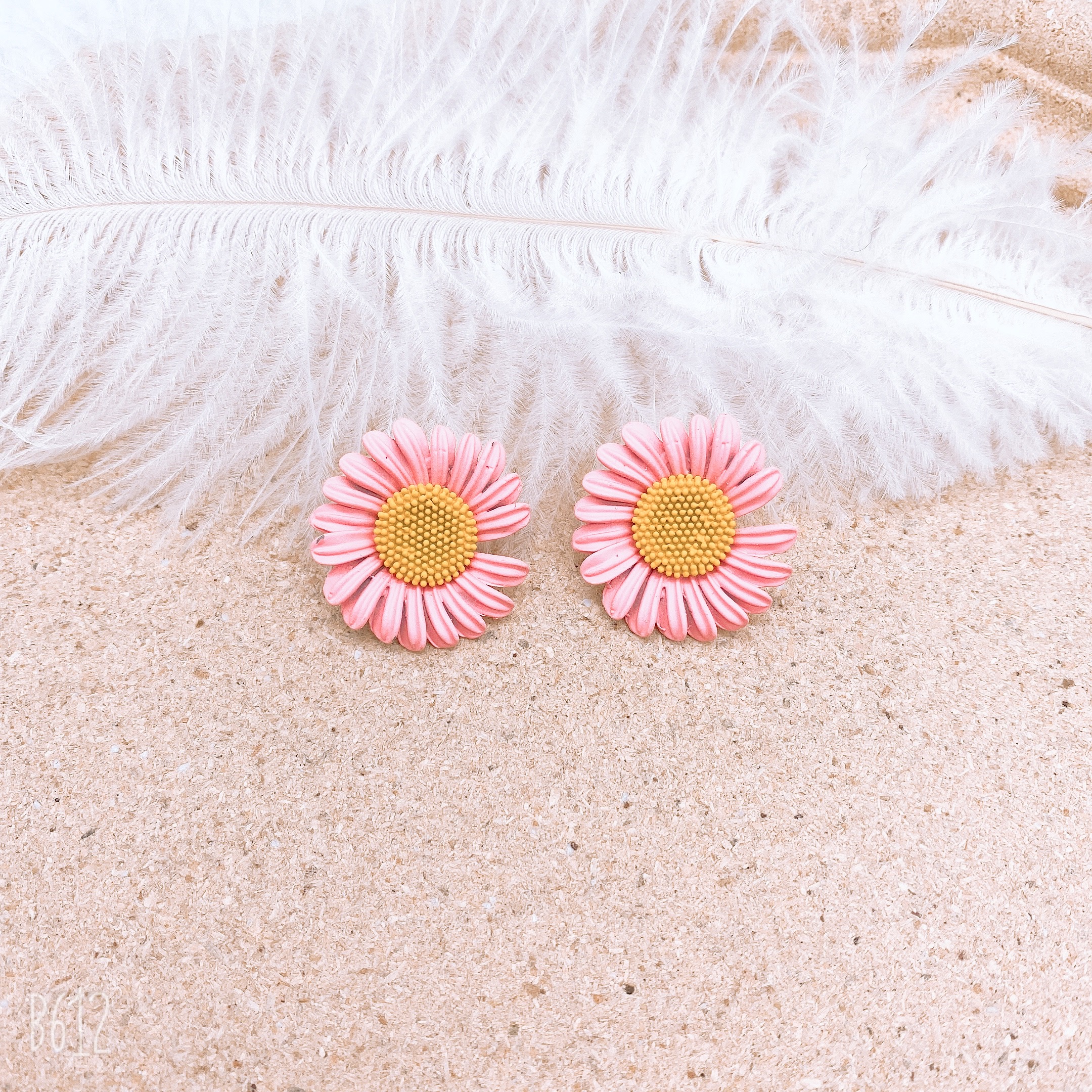 The exquisite and cute Daisy stud earrings will make you more charming. The new summer 2024 earrings are fashionable and versatile for women Application Scenario