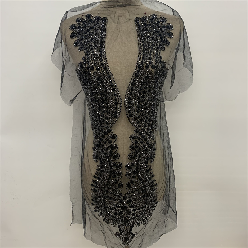 Hand-beaded wedding gowns and evening gowns, deep V-neck flowers, applique clothing accessories and accessories Specification image