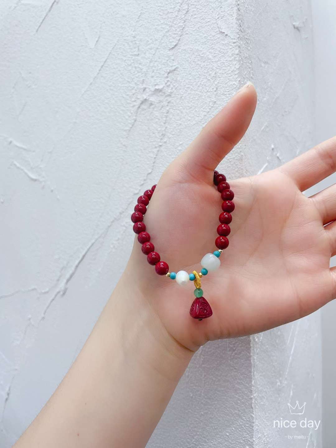 Crystal Pearl Pearl Pearl Cinnabar Bracelet Application Scenario