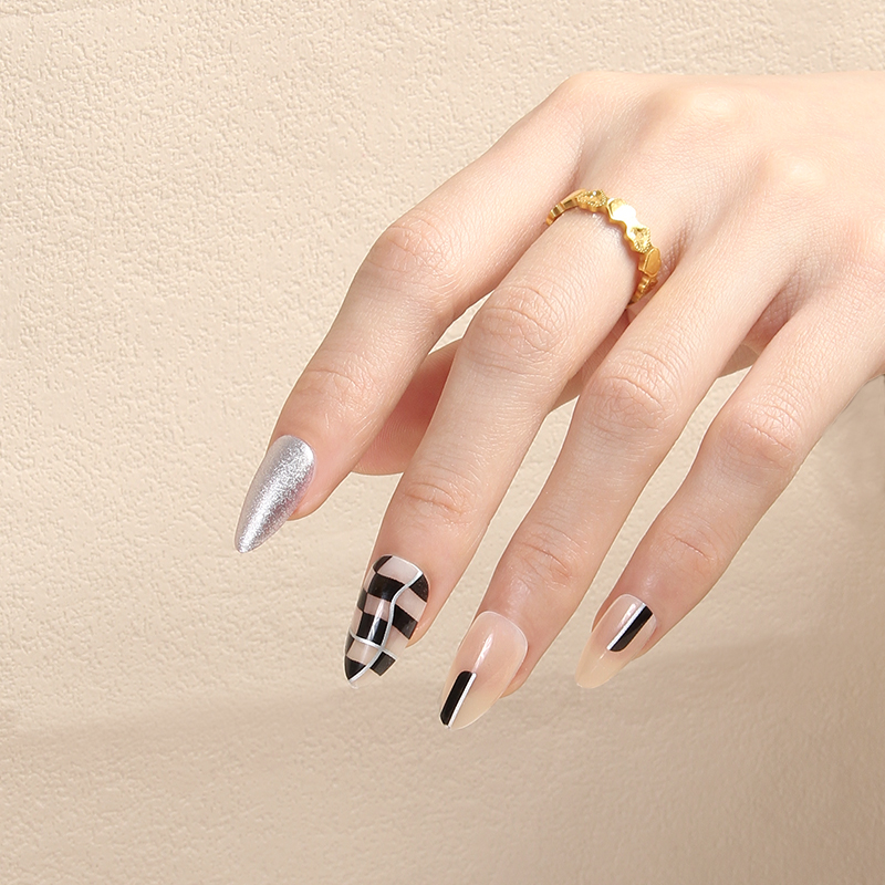 30 pieces of classic checkerboard checkered wearable nail art stickers in an INS style for fashionable nails in Europe and America Application Scenario
