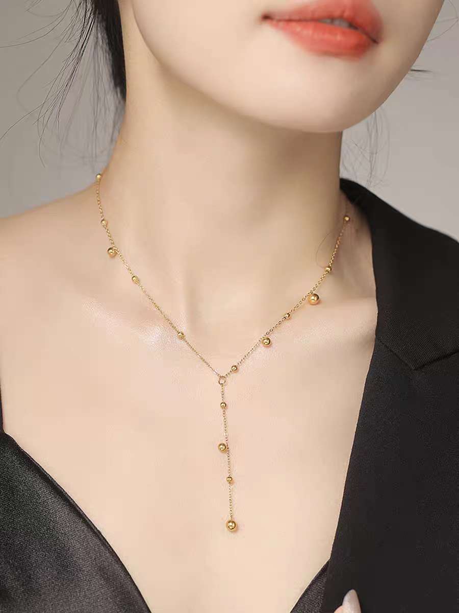 Golden and elegant lady necklace, women's niche sweater chain, new trendy neck chain, long collarbone chain, versatile detail image 2