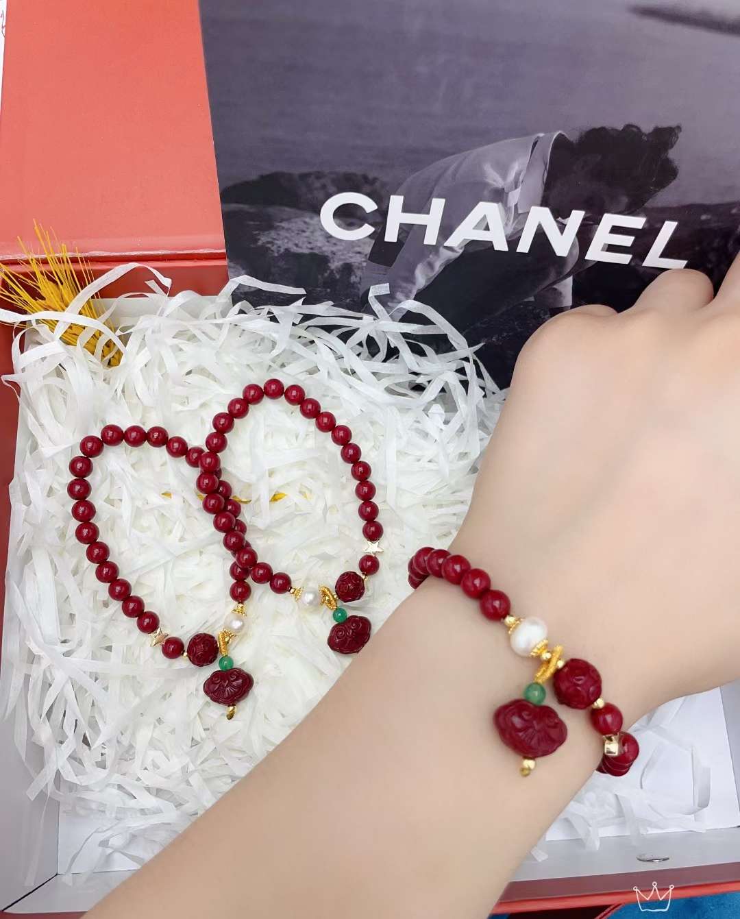 Crystal Pearl Jewelry Vermilion Red Lantern High Hanging Bracelet Application Scenario